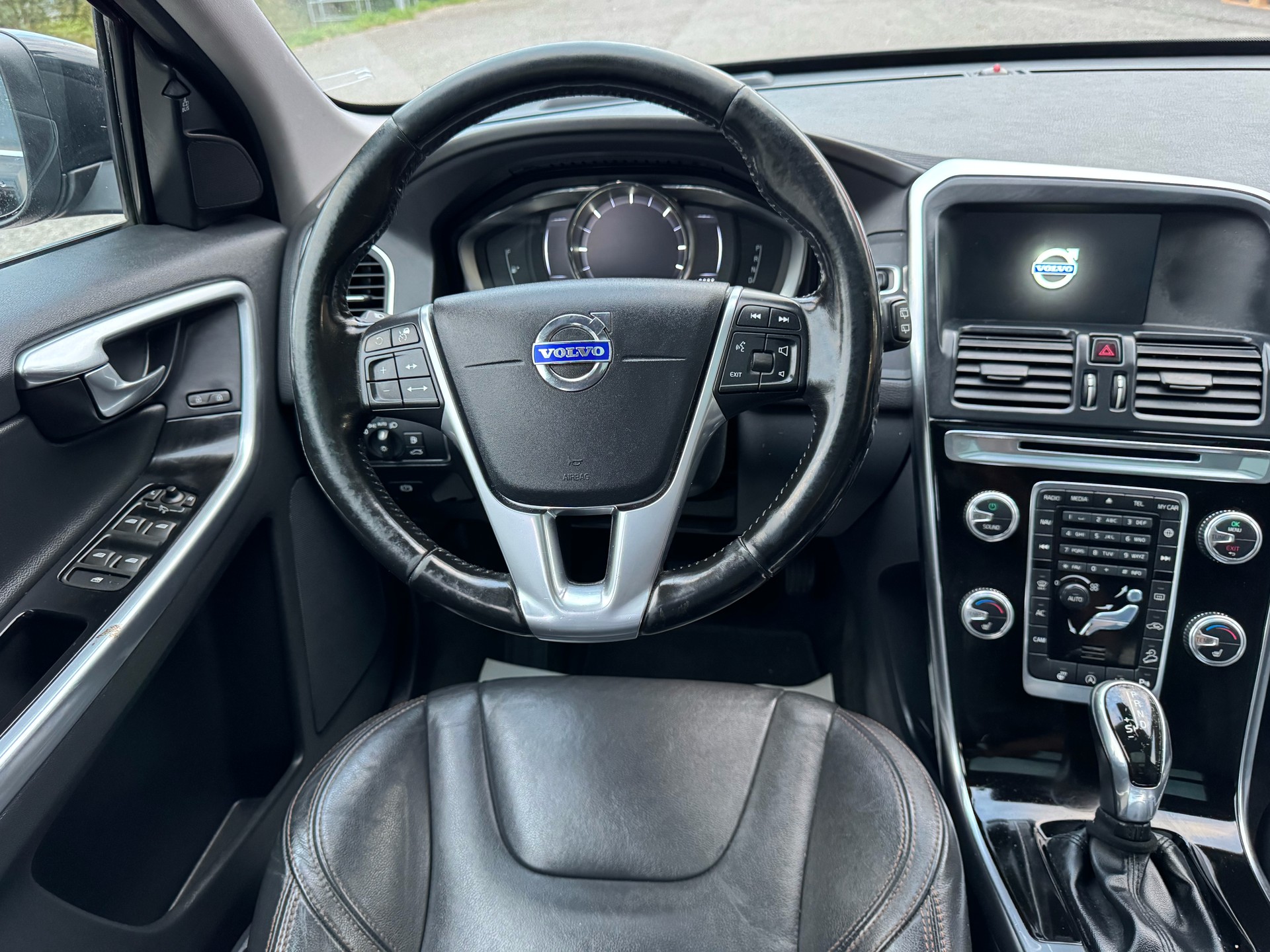 VOLVO XC60 D5 AWD Kinetic Geartronic-image-21