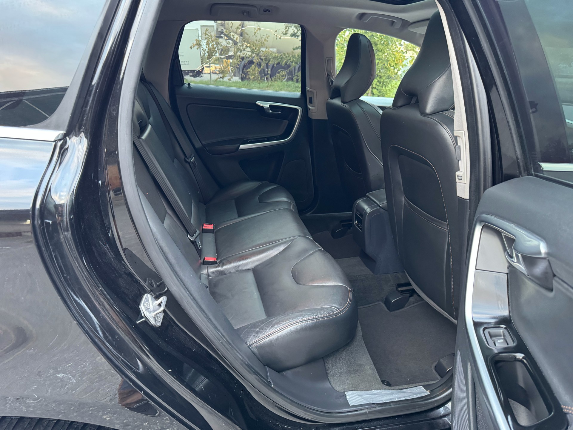 VOLVO XC60 D5 AWD Kinetic Geartronic-image-13
