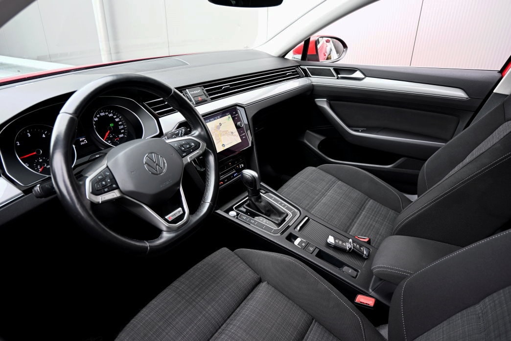 VW Passat 2.0 TDI BMT Business 4Motion DSG-image-8