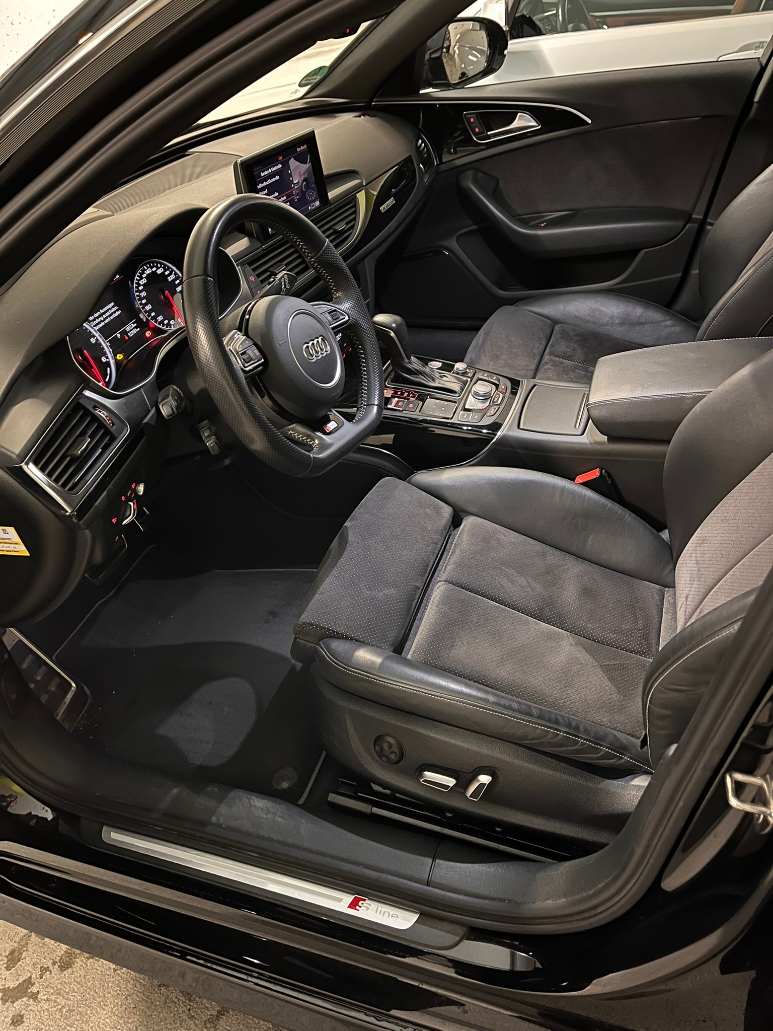 AUDI 3.0 V6 TDI 320 quattro-image-3