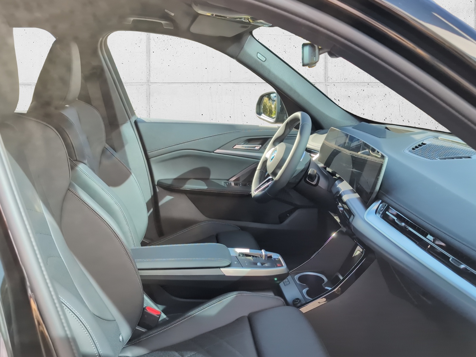 BMW iX1 eDrive 20 M Sport-image-16