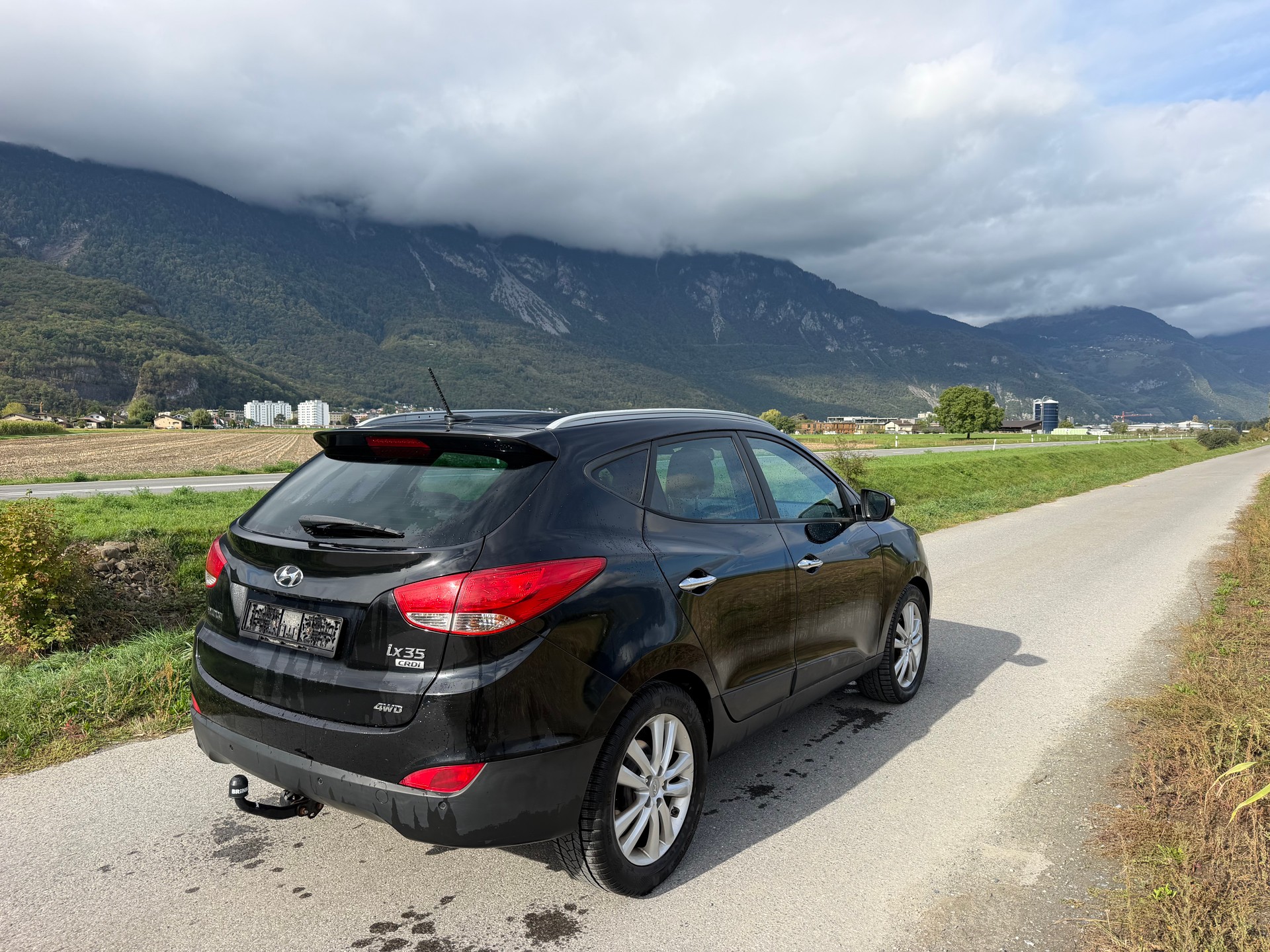HYUNDAI iX 35 2.0 CRDi Premium 4WD Automatic-image-5