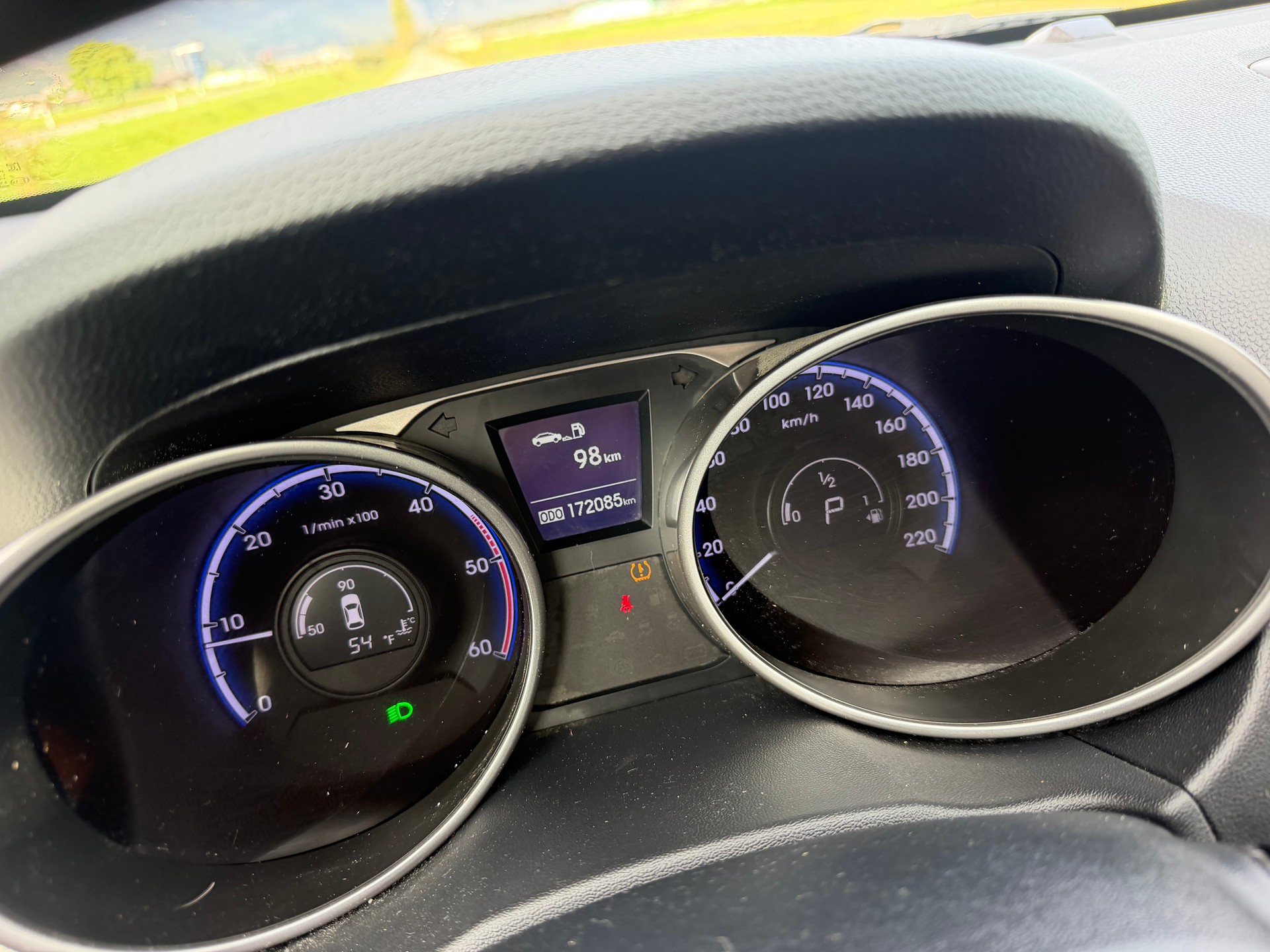 HYUNDAI iX 35 2.0 CRDi Premium 4WD Automatic-image-9