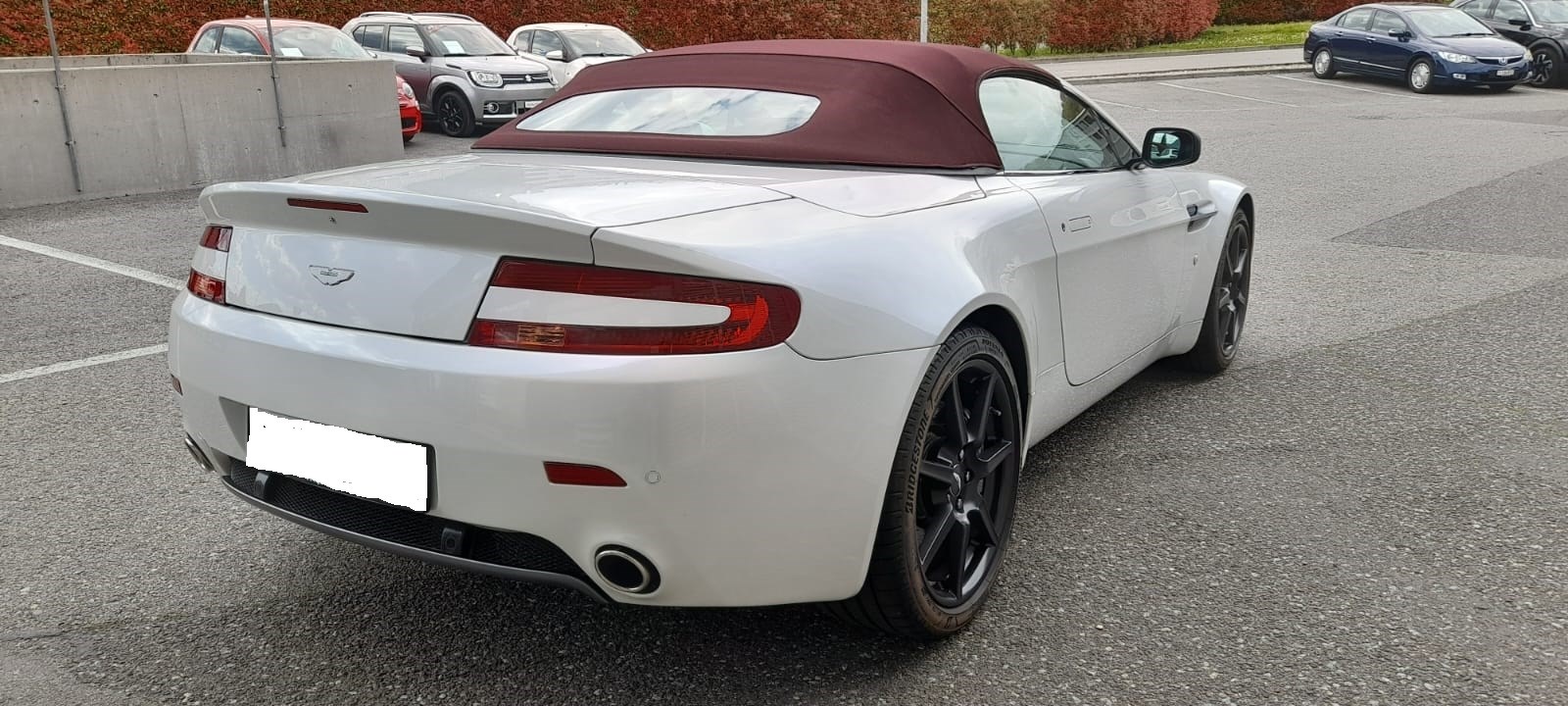ASTON MARTIN V8 Vantage 4.3-image-7
