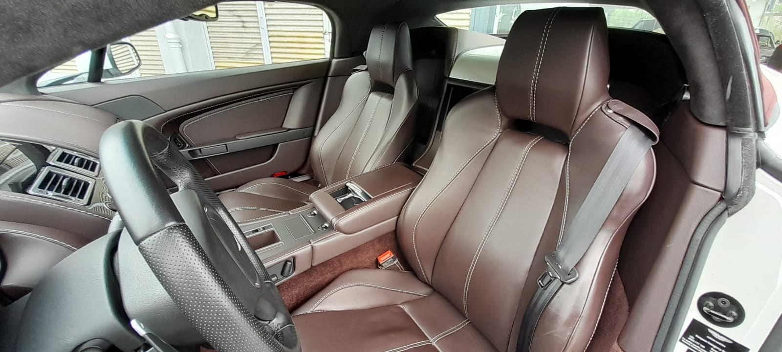 ASTON MARTIN V8 Vantage 4.3-image-13