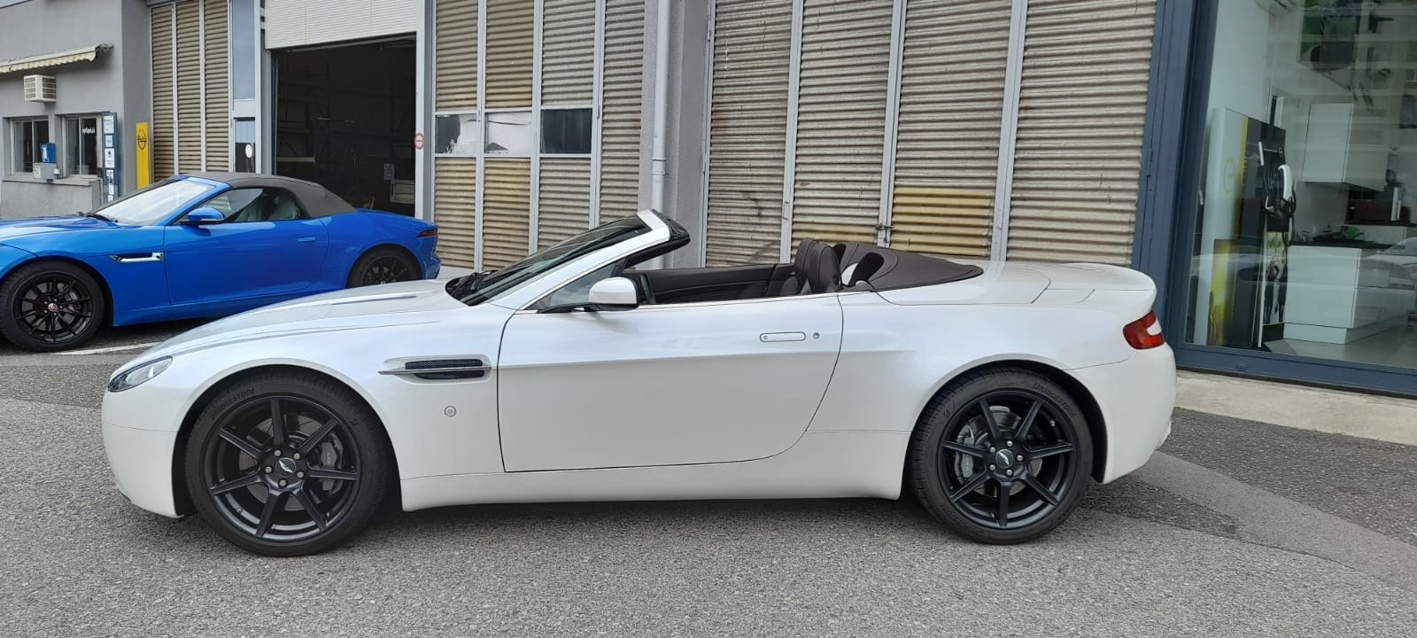 ASTON MARTIN V8 Vantage 4.3-image-4