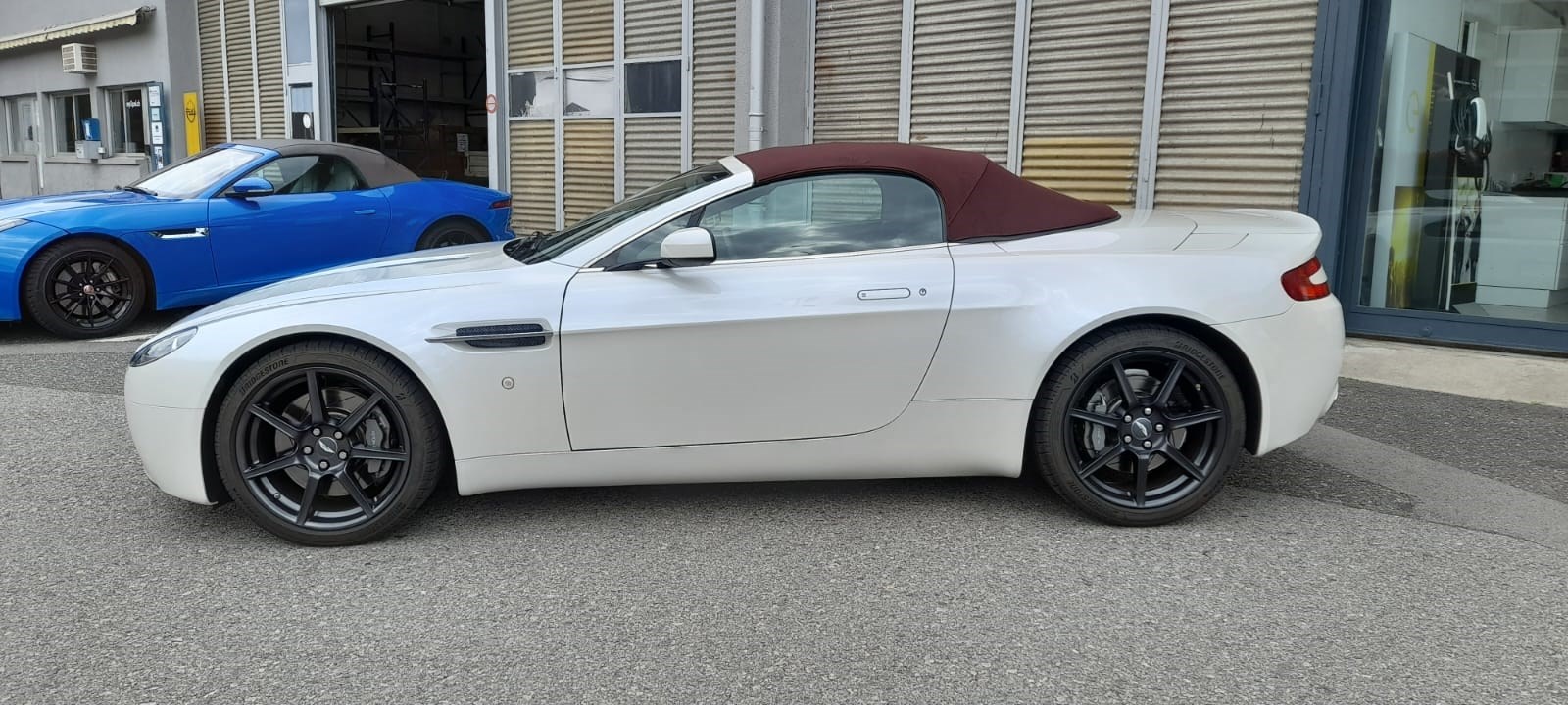 ASTON MARTIN V8 Vantage 4.3-image-3