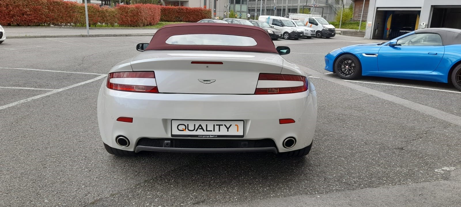 ASTON MARTIN V8 Vantage 4.3-image-6