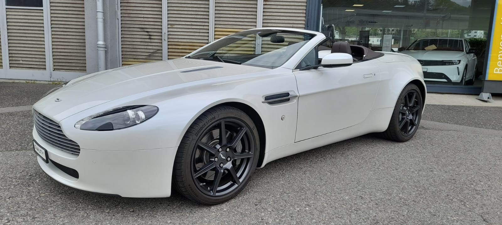 ASTON MARTIN V8 Vantage 4.3-image-2