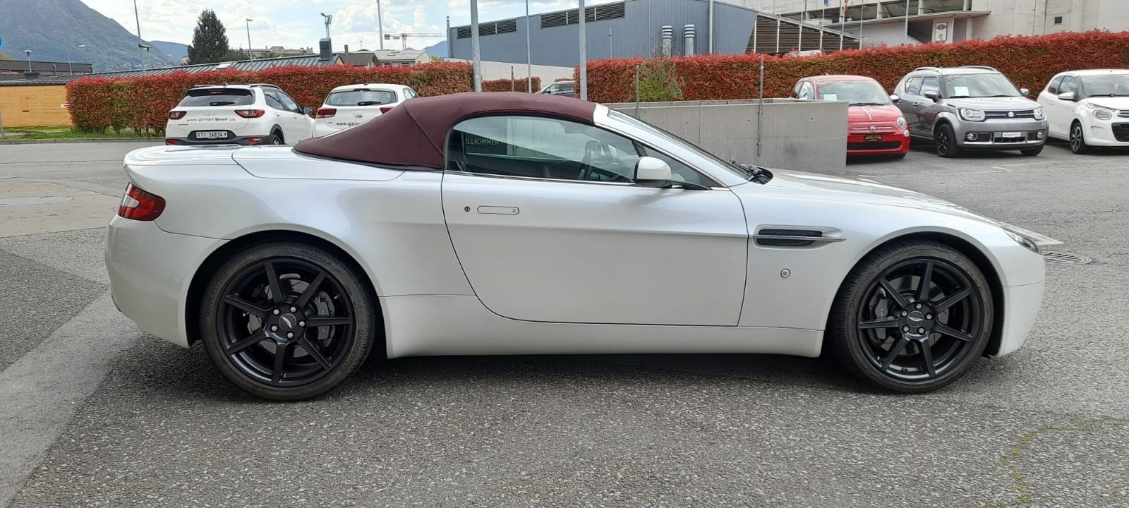 ASTON MARTIN V8 Vantage 4.3-image-8