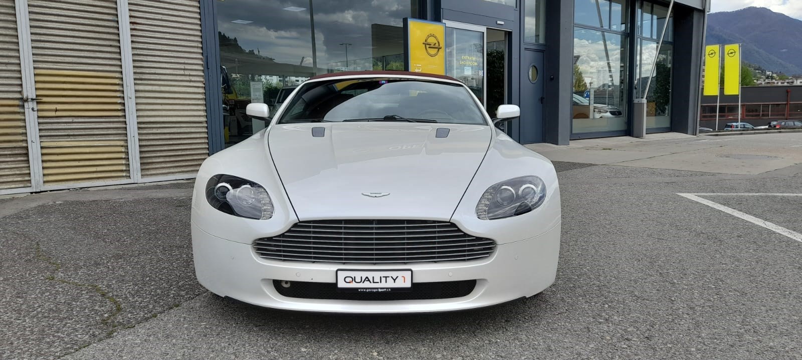 ASTON MARTIN V8 Vantage 4.3-image-1