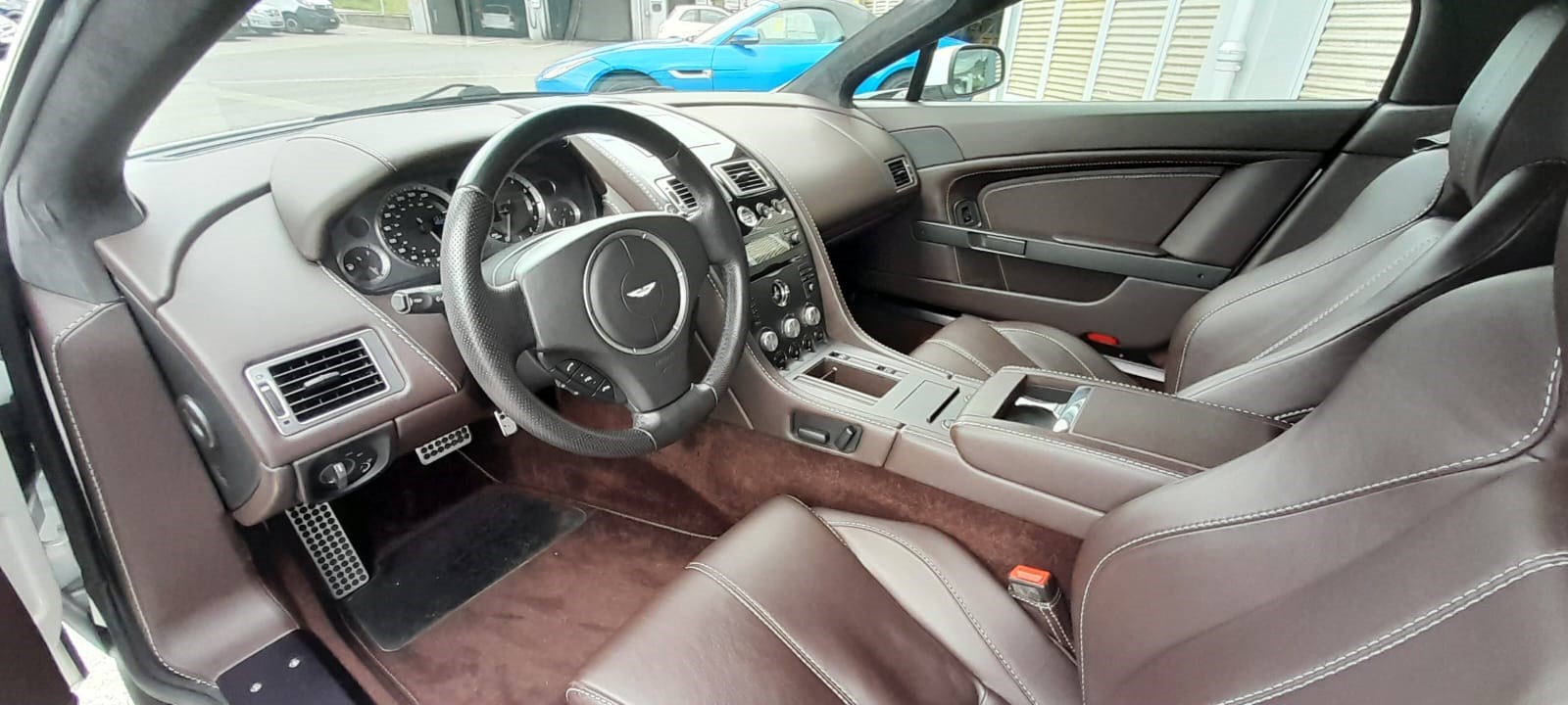 ASTON MARTIN V8 Vantage 4.3-image-12
