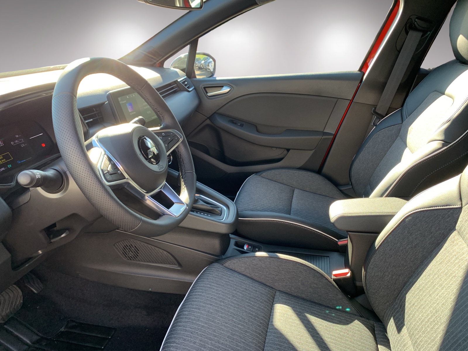 MITSUBISHI Colt 1.6 HEV Intense-image-5