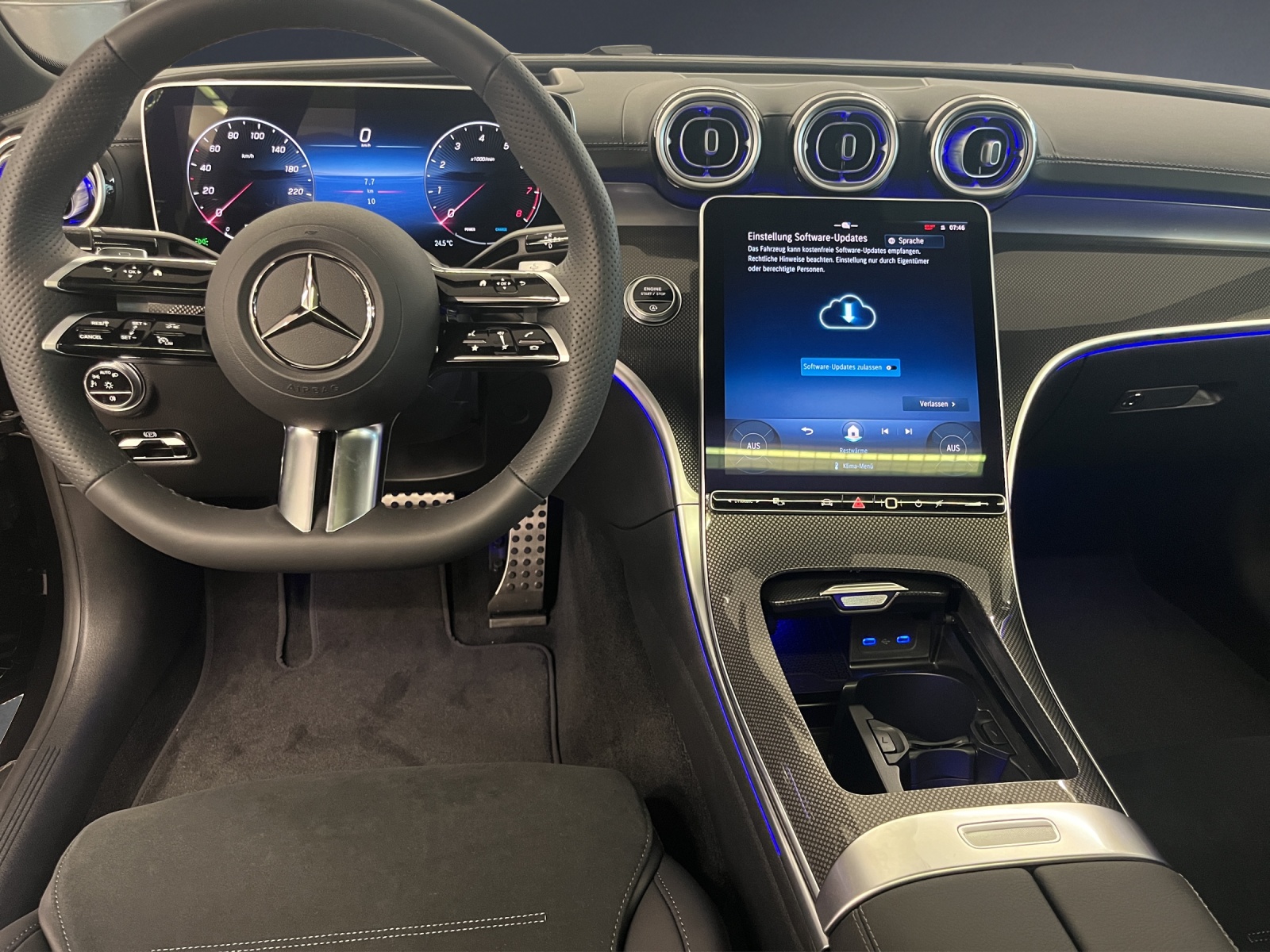 MERCEDES-BENZ C 200 4Matic AMG Line-image-6