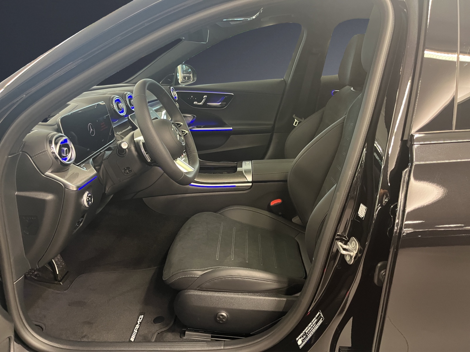MERCEDES-BENZ C 200 4Matic AMG Line-image-5