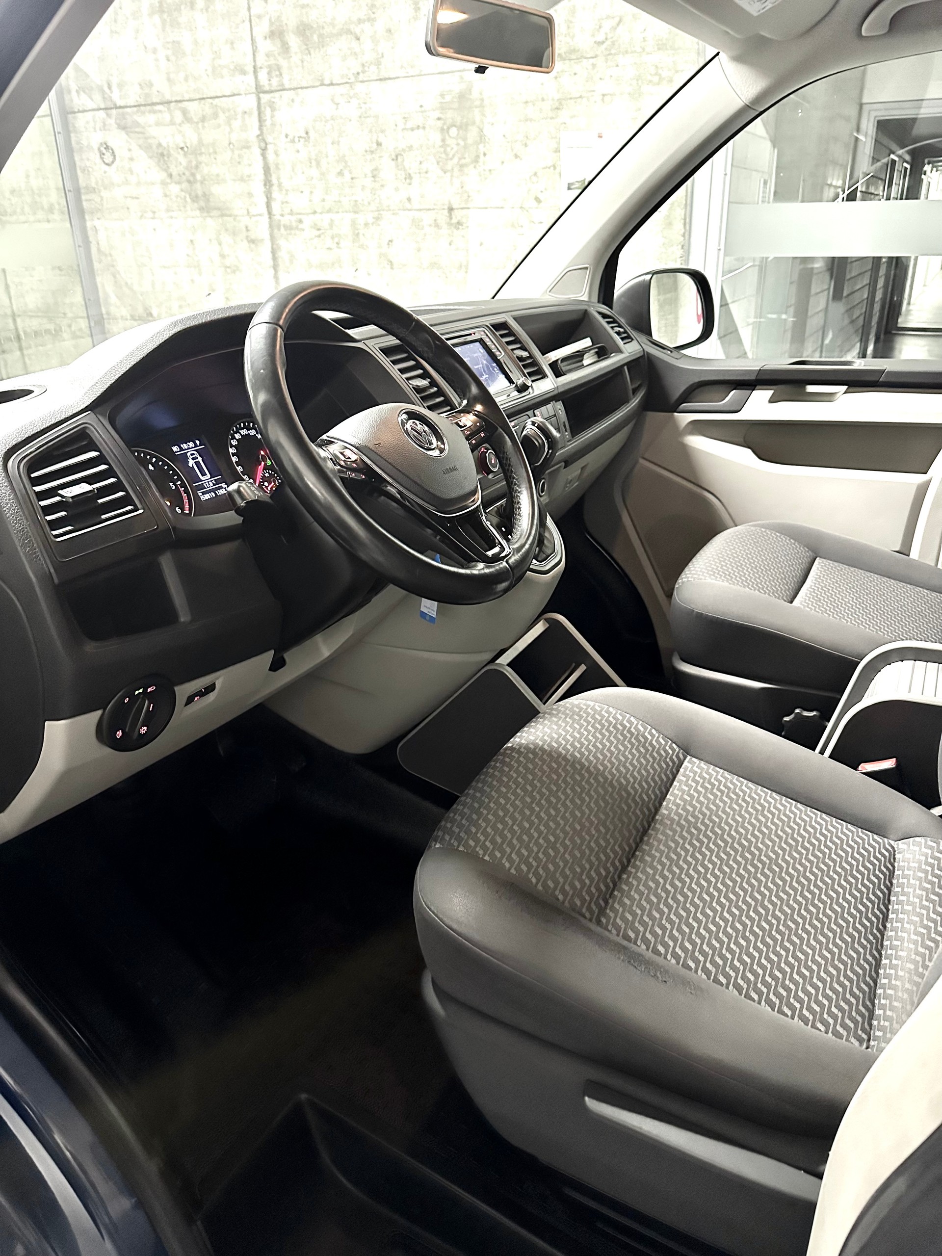 VW T6 2.0 TDI 4Motion DSG-image-12