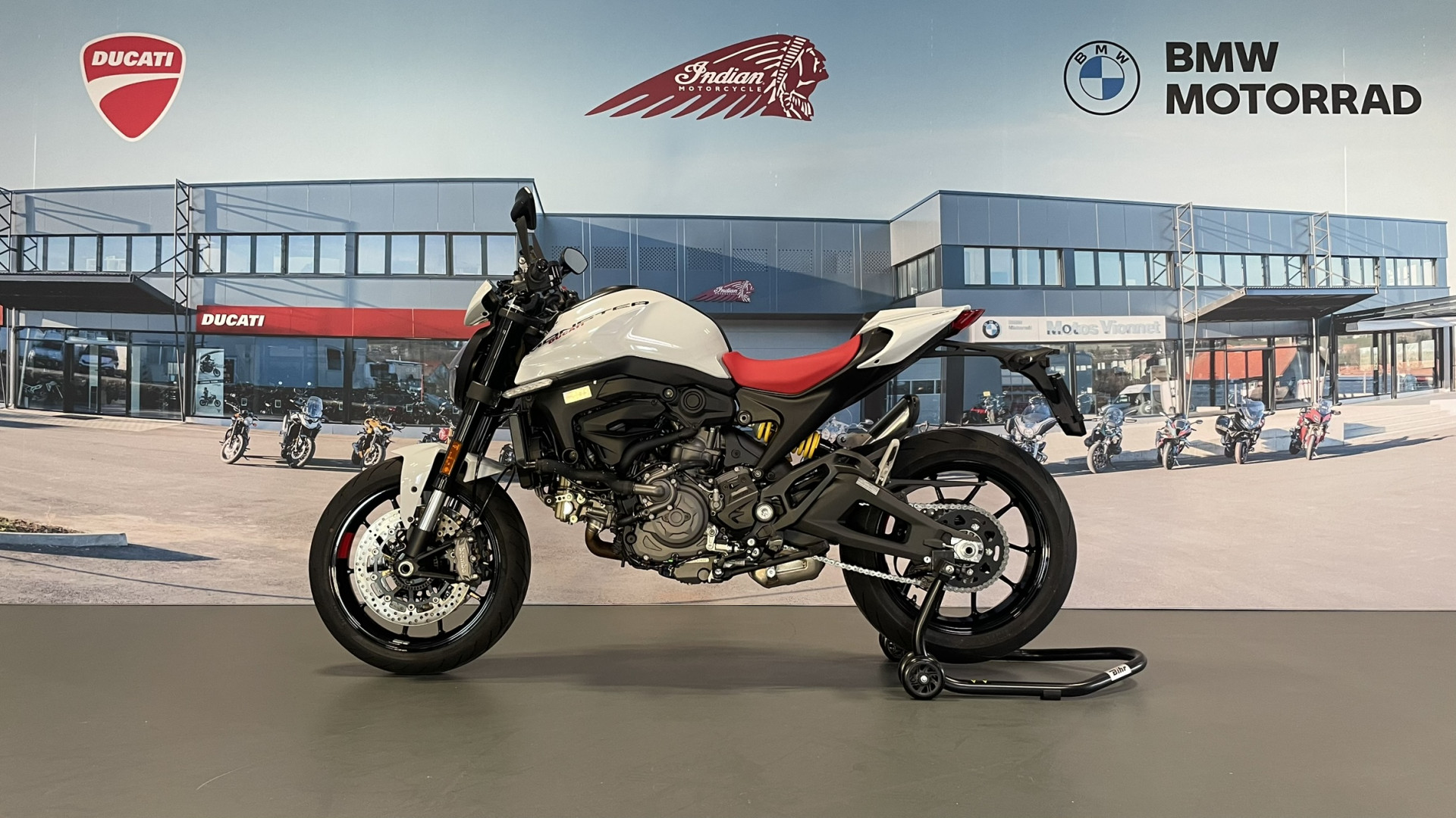 DUCATI Monster 950 Plus-showroom-element-3