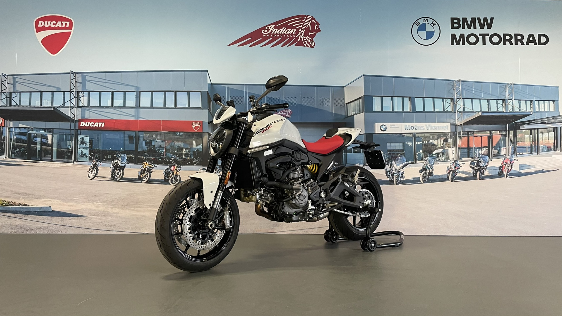 DUCATI Monster 950 Plus-showroom-element-2