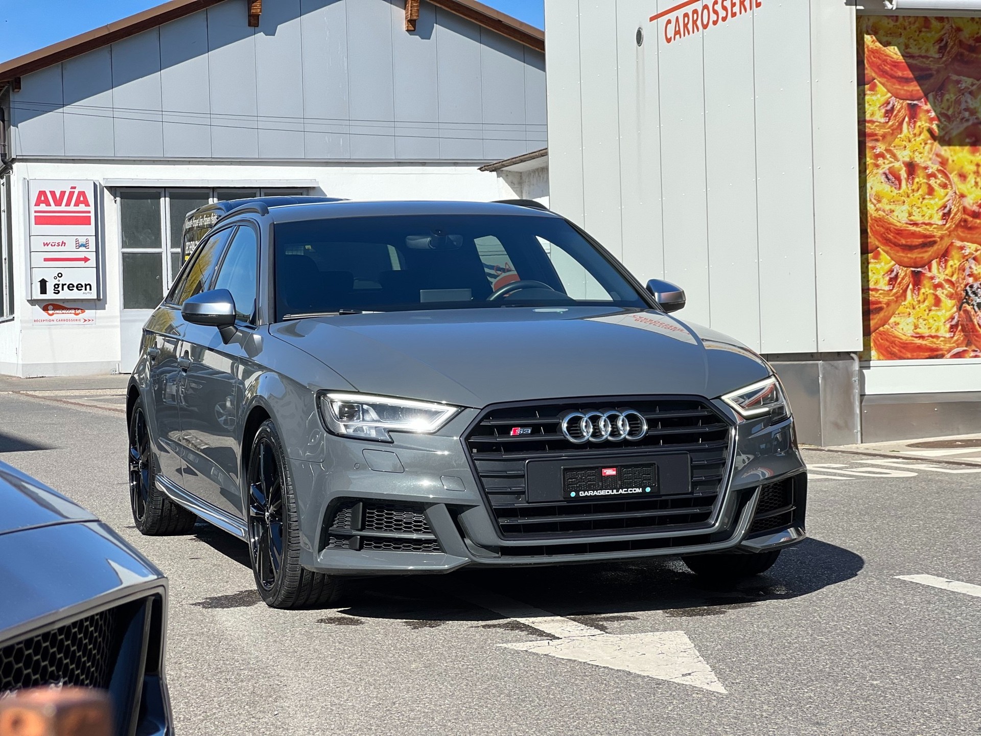 AUDI S3 Sportback 2.0 TFSI quattro S-tronic-showroom-element-2