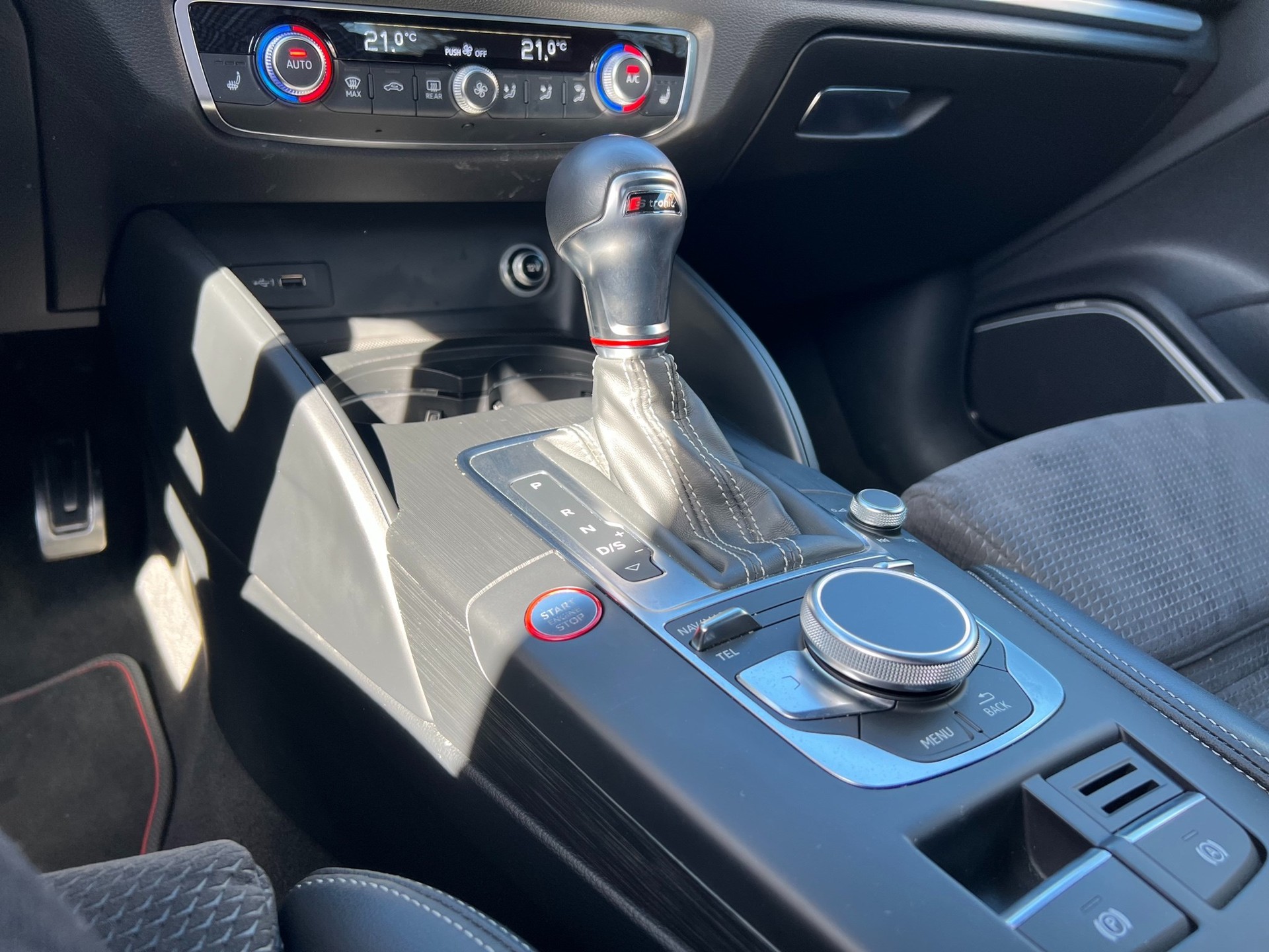 AUDI S3 Sportback 2.0 TFSI quattro S-tronic-image-21
