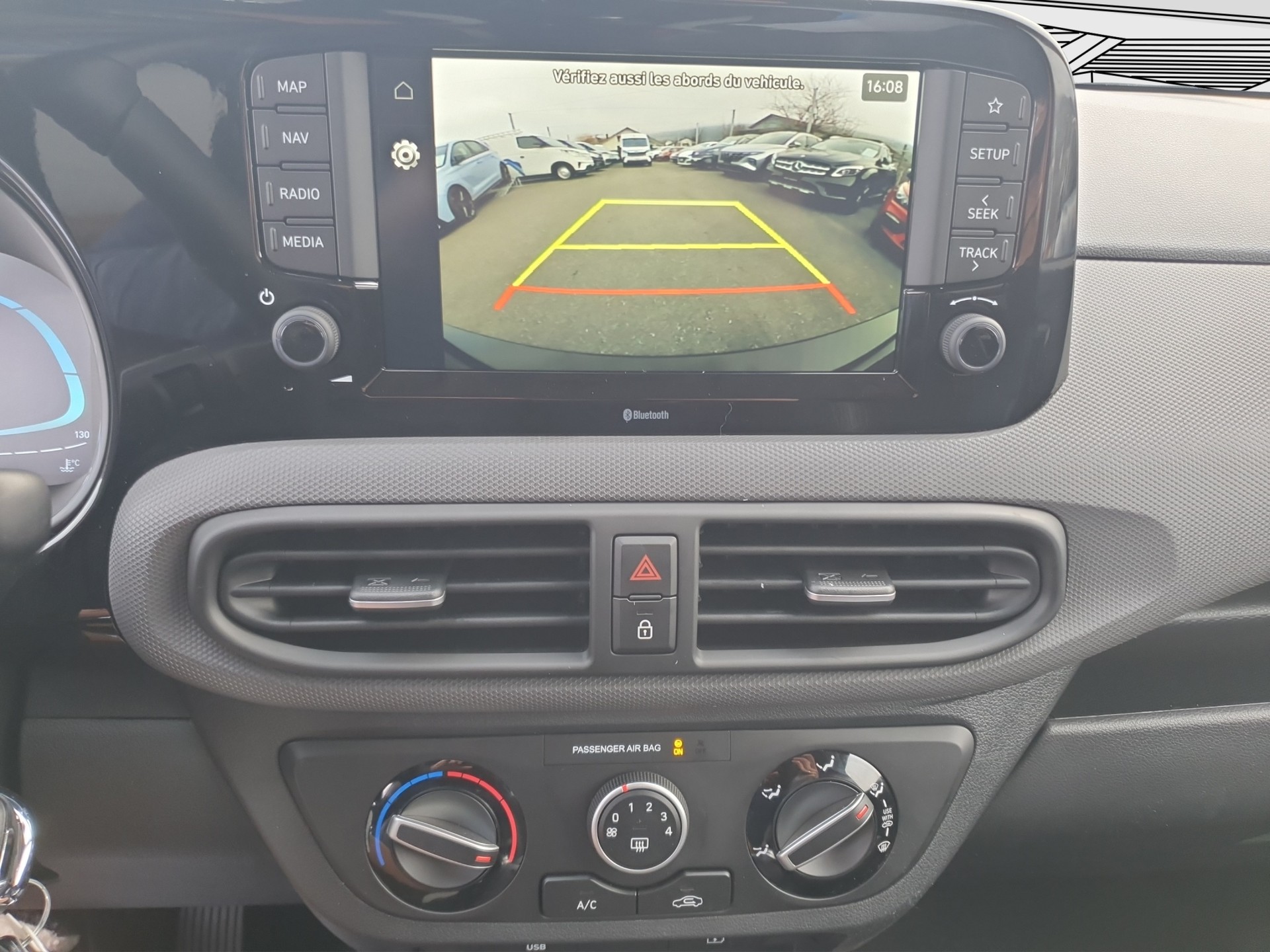 HYUNDAI i10 1.2 Amplia Facelift 2025 Auto.-image-8