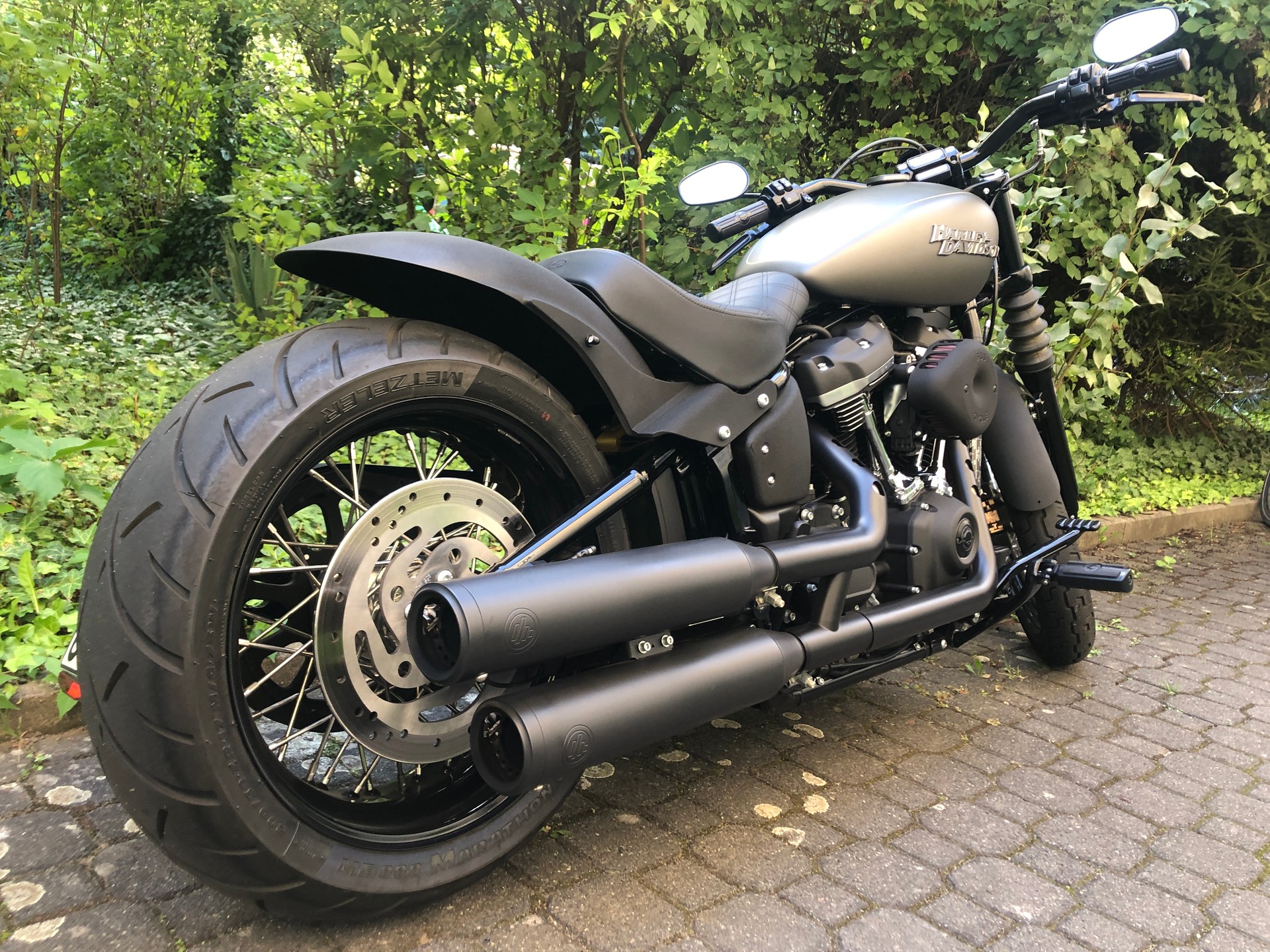 HARLEY-DAVIDSON Street Bob Industrial Gray Denim FXBB