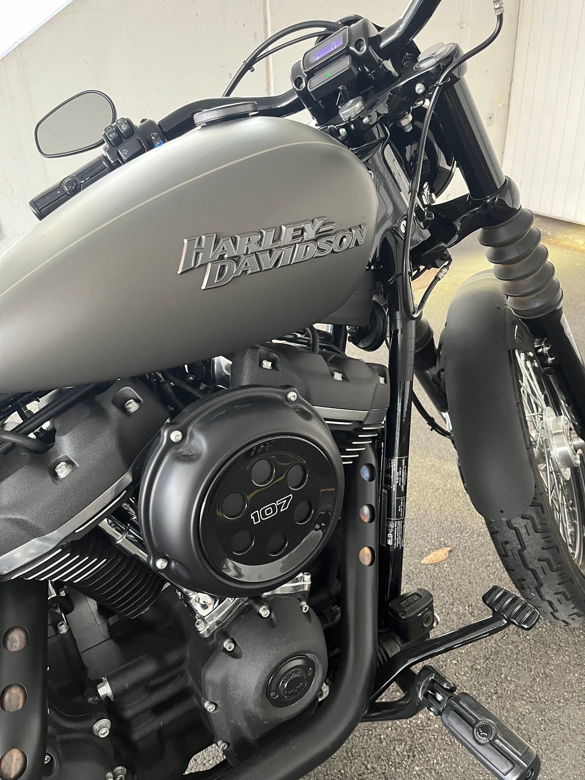 HARLEY-DAVIDSON Street Bob Industrial Gray Denim FXBB-image-1