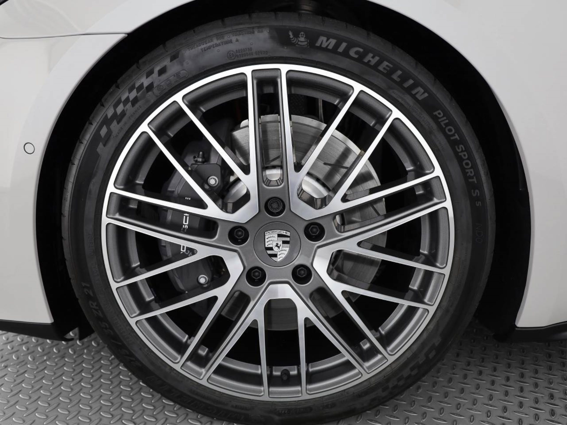 PORSCHE Panamera 4 E-Hybrid-image-7