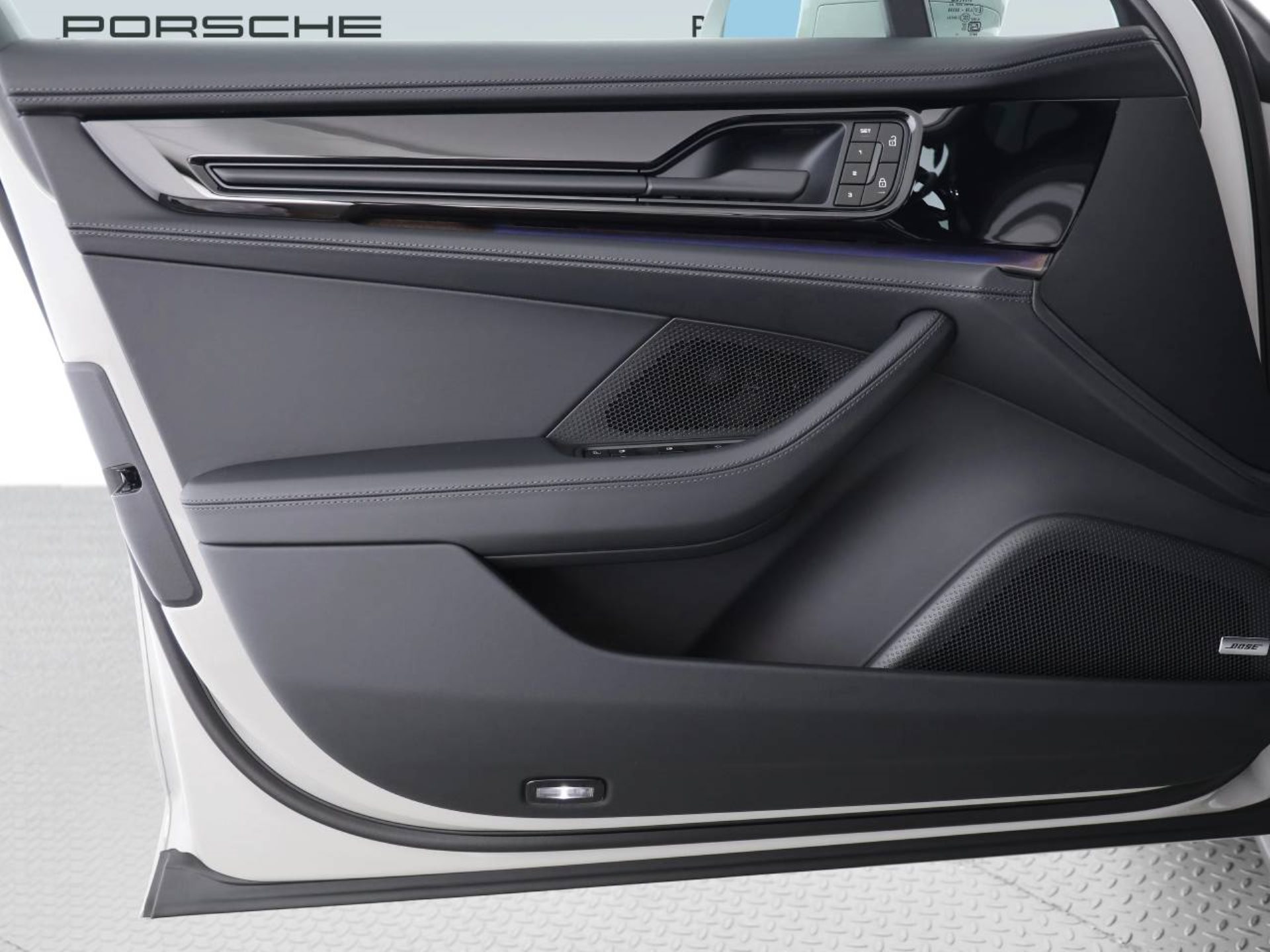 PORSCHE Panamera 4 E-Hybrid-image-12