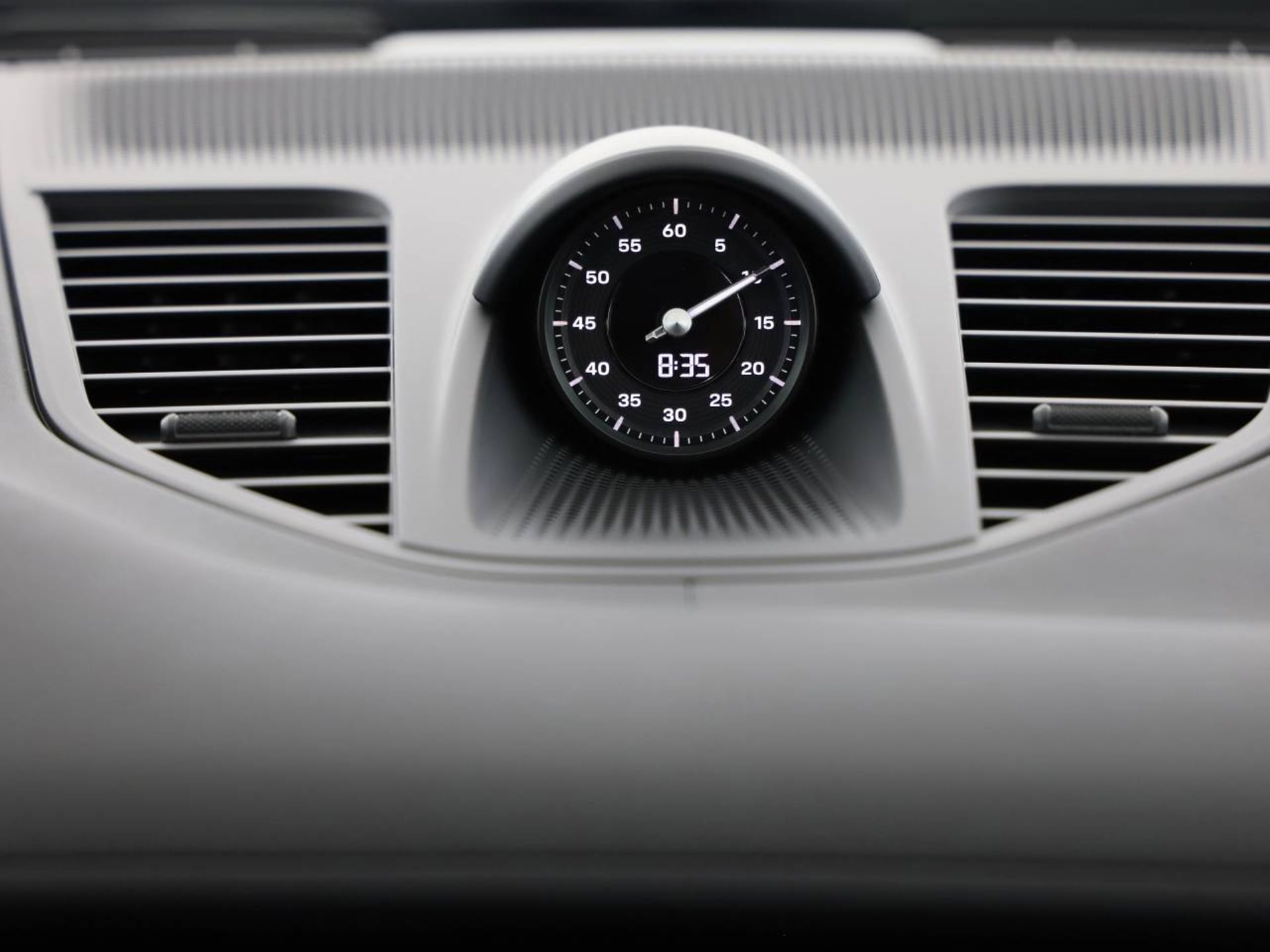 PORSCHE Panamera 4 E-Hybrid-image-16
