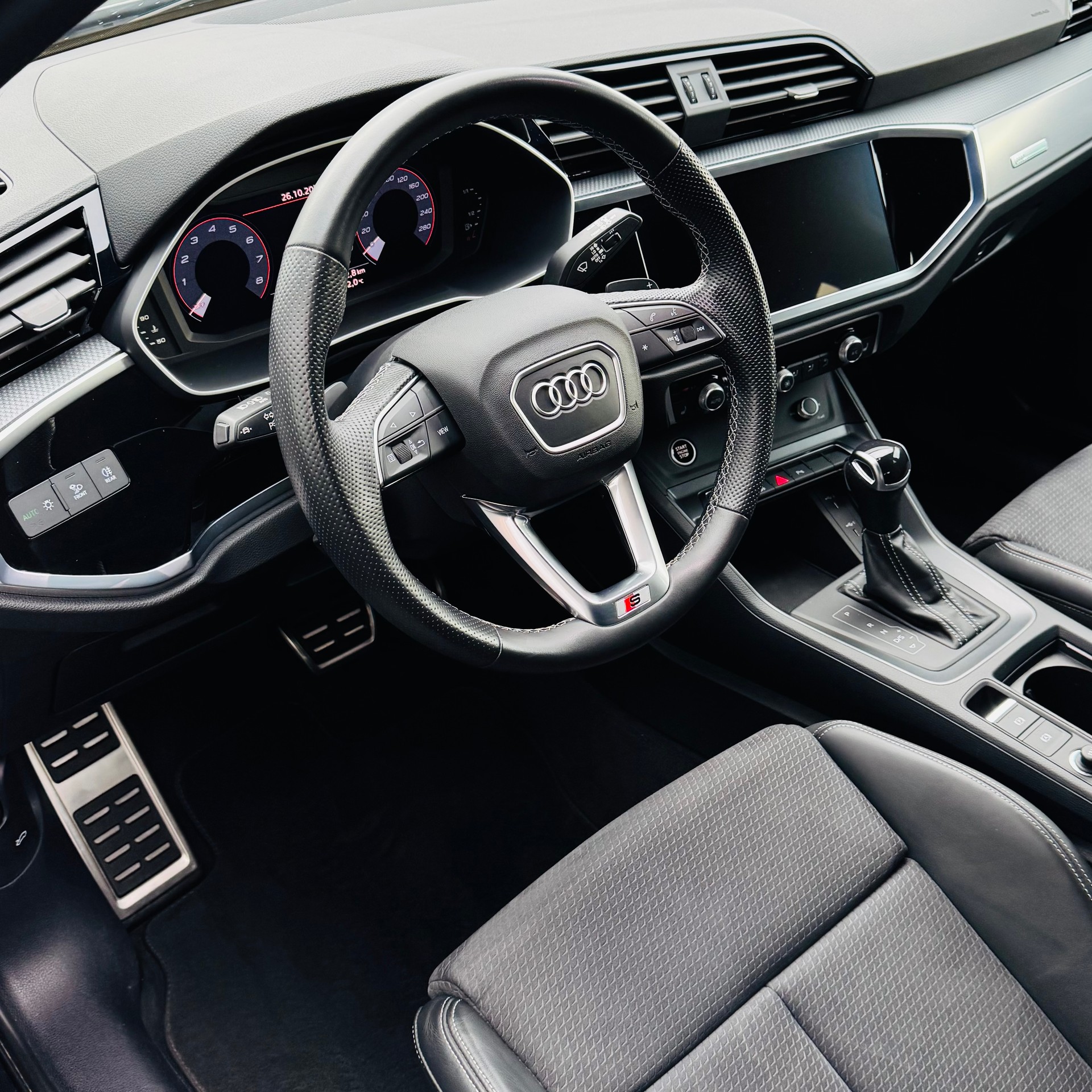 AUDI Q3 35 TFSI S line Attraction S-tronic-image-6