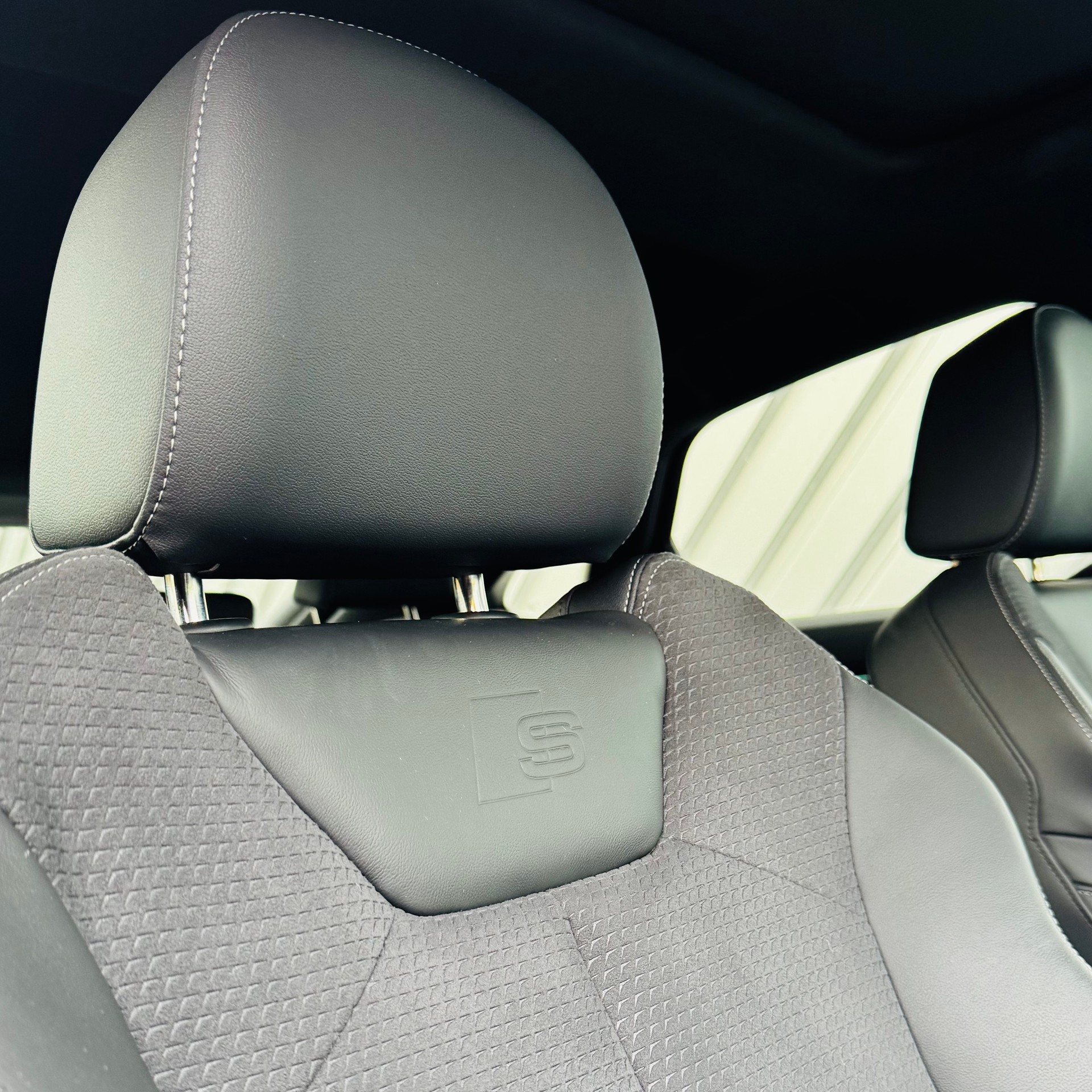 AUDI Q3 35 TFSI S line Attraction S-tronic-image-25