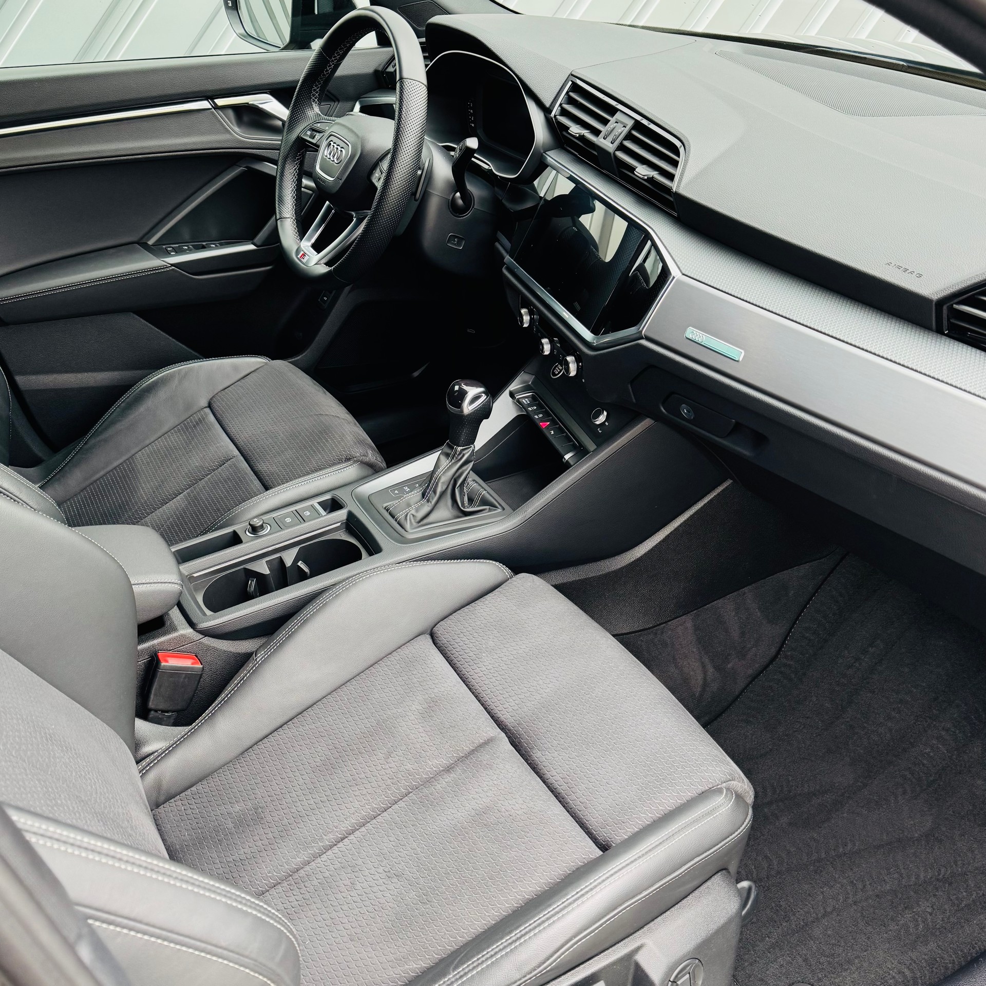 AUDI Q3 35 TFSI S line Attraction S-tronic-image-23