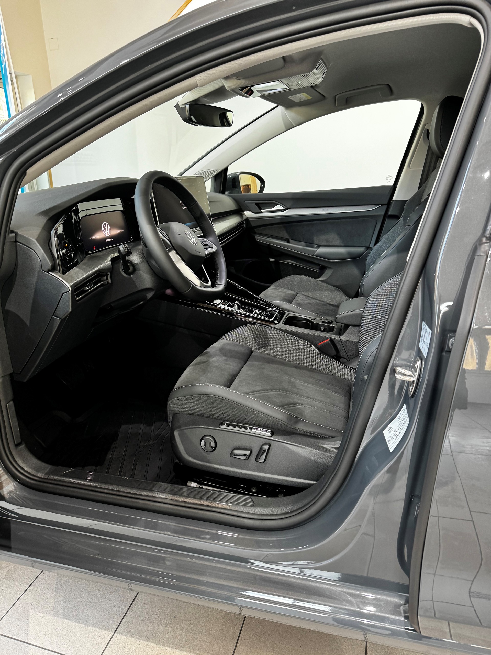 VW Golf VIII 1.5 TSI PHEV DSG 204PS Style-image-4