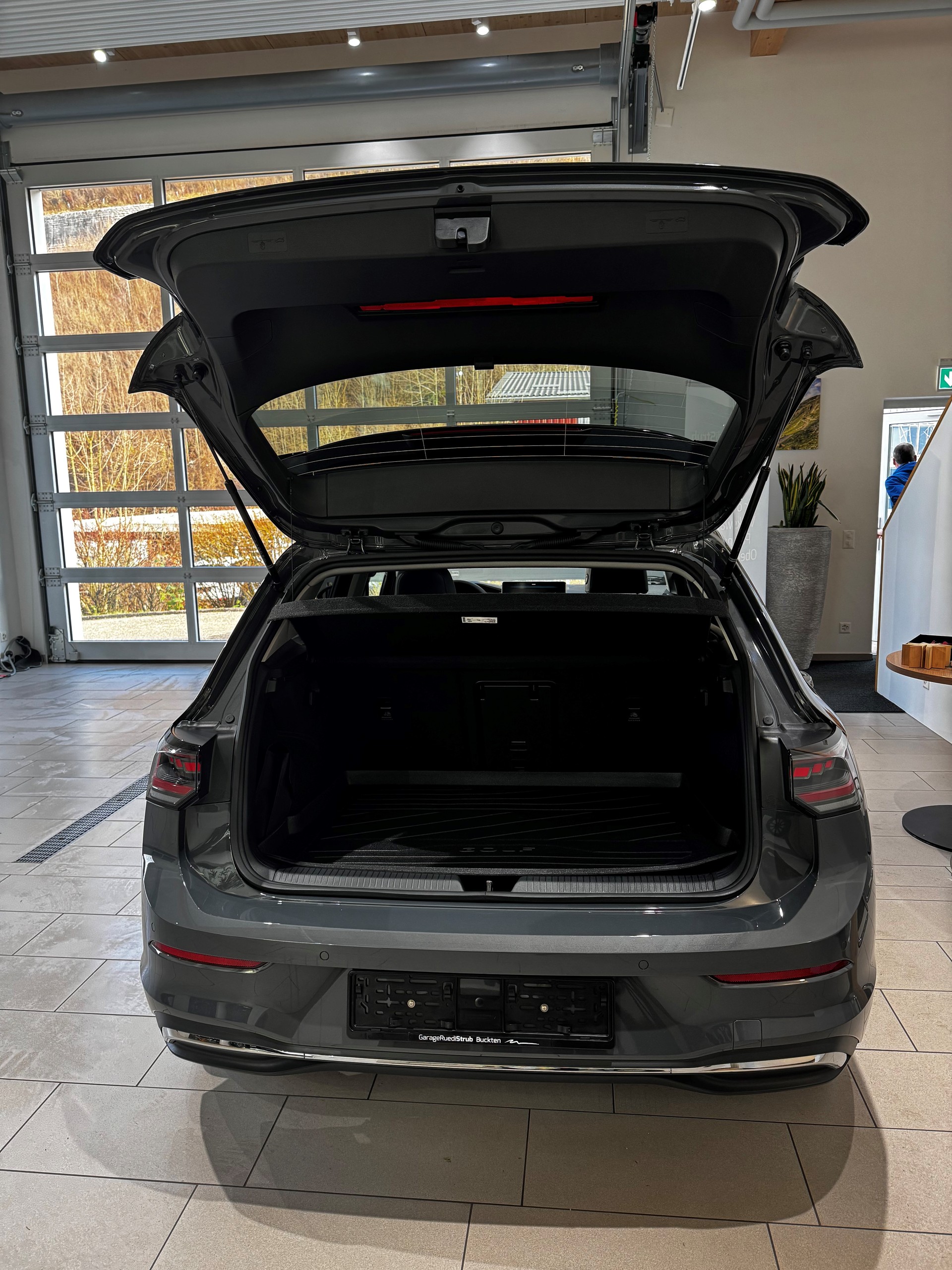 VW Golf VIII 1.5 TSI PHEV DSG 204PS Style-image-3