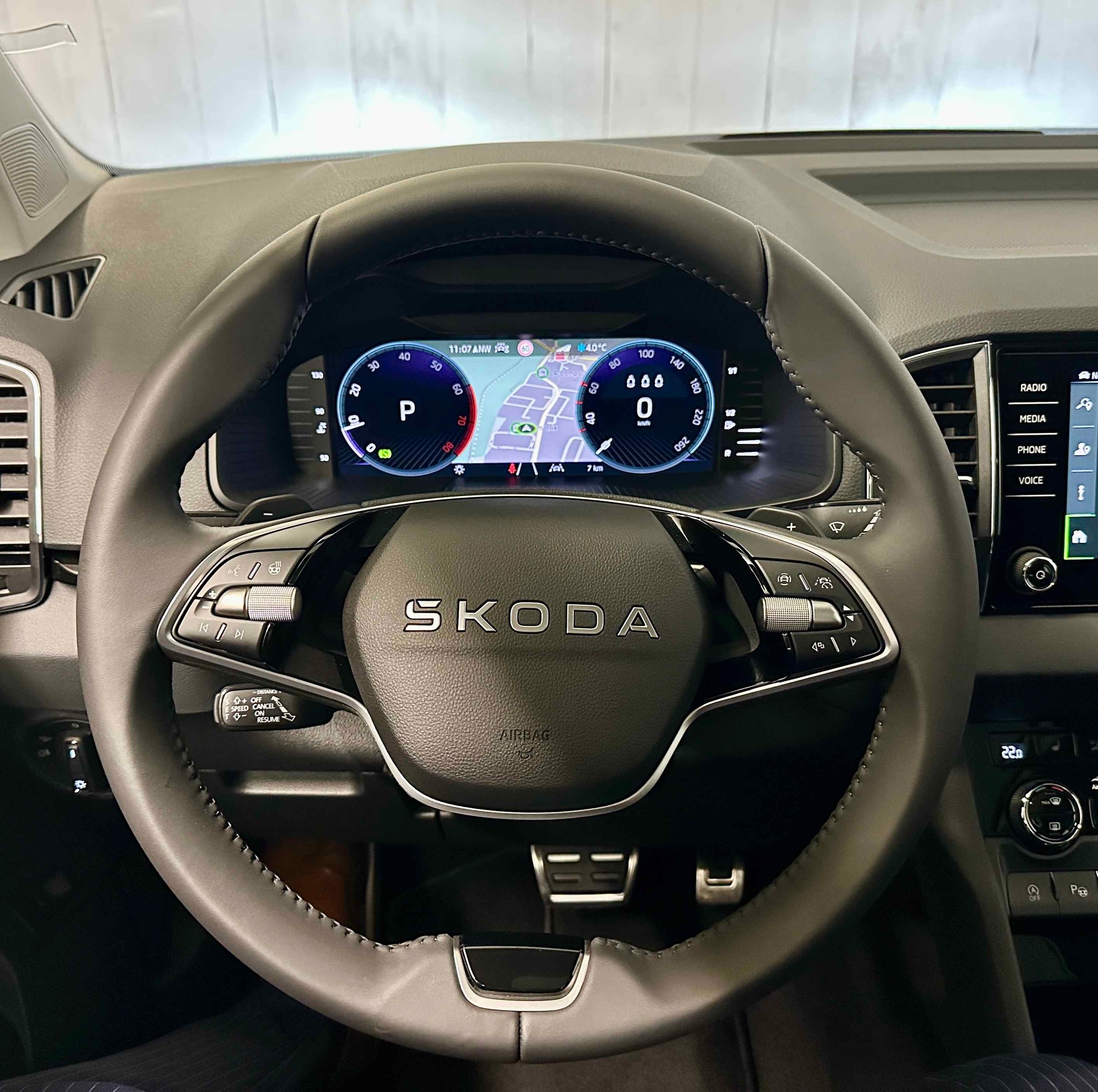 SKODA Karoq 1.5 TSI Dynamic DSG-image-9