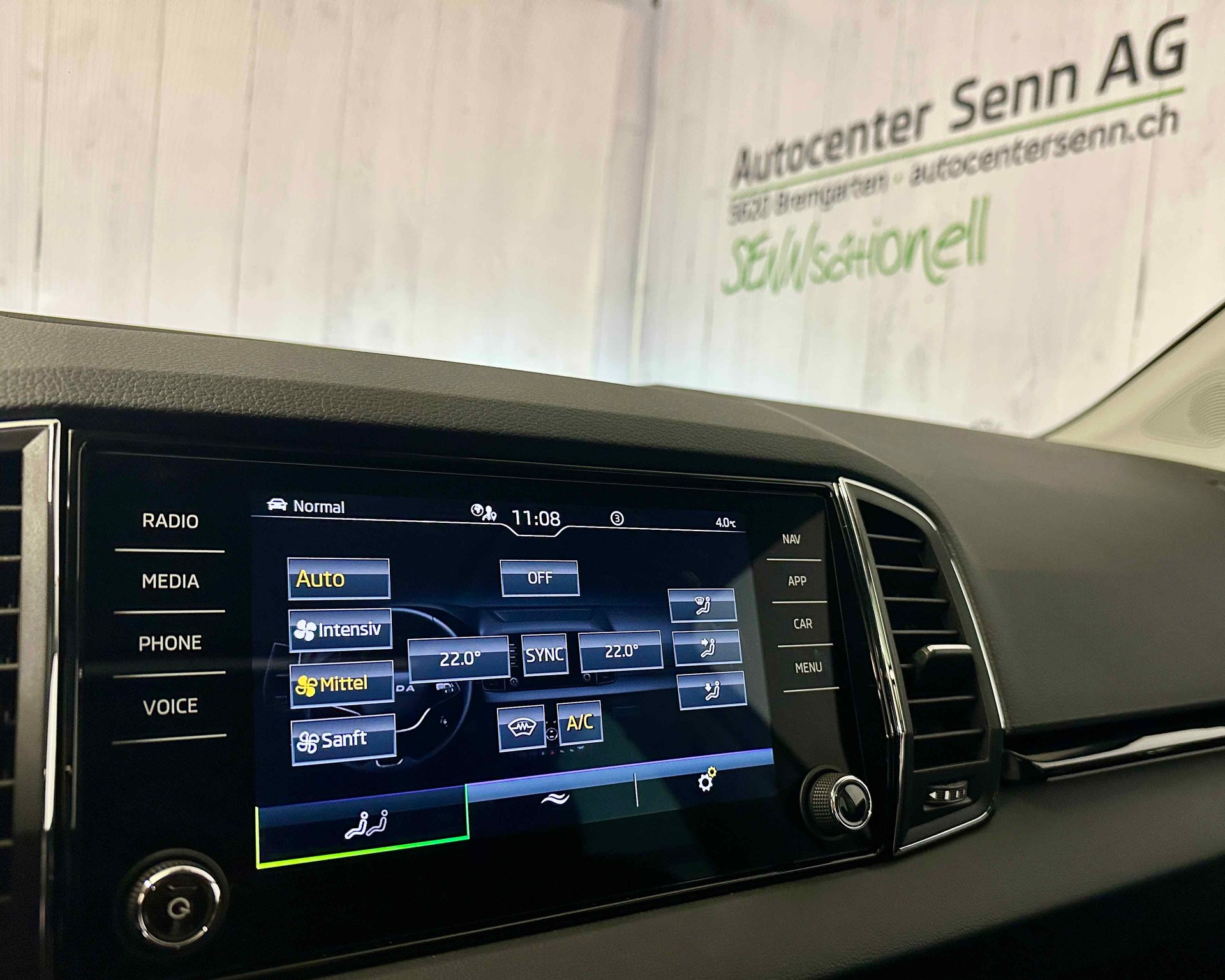 SKODA Karoq 1.5 TSI Dynamic DSG-image-14