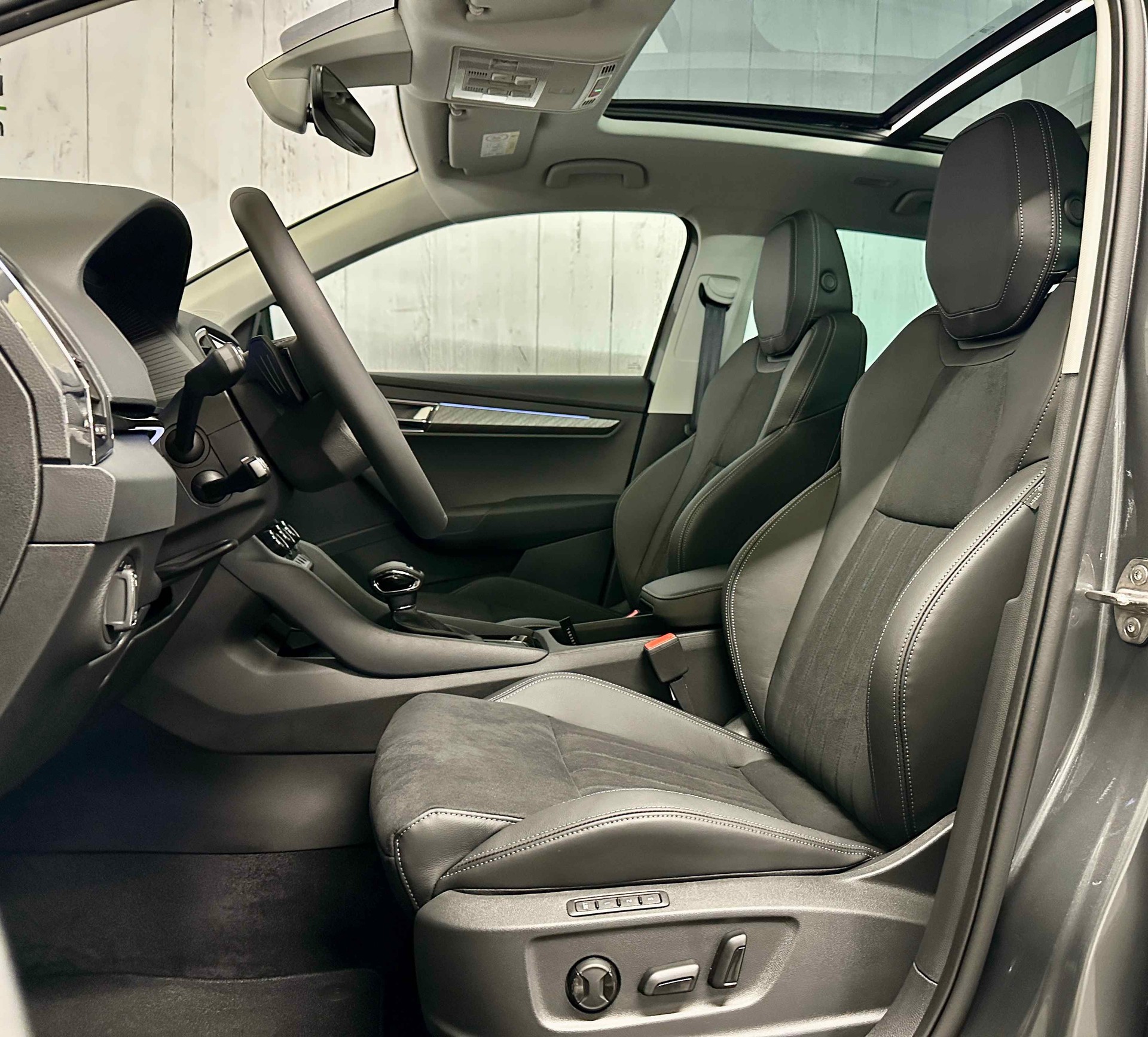 SKODA Karoq 1.5 TSI Dynamic DSG-image-8