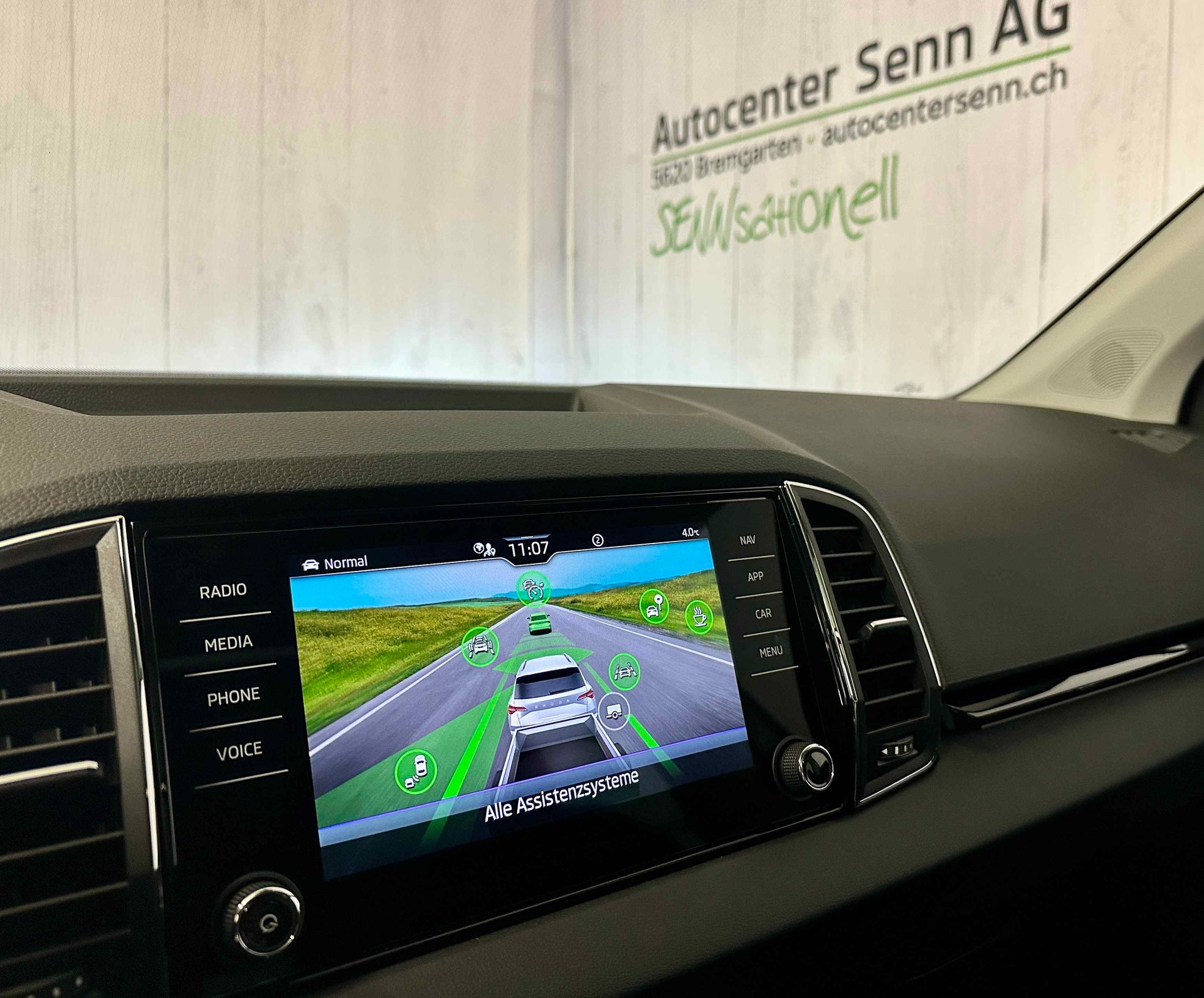 SKODA Karoq 1.5 TSI Dynamic DSG-image-12