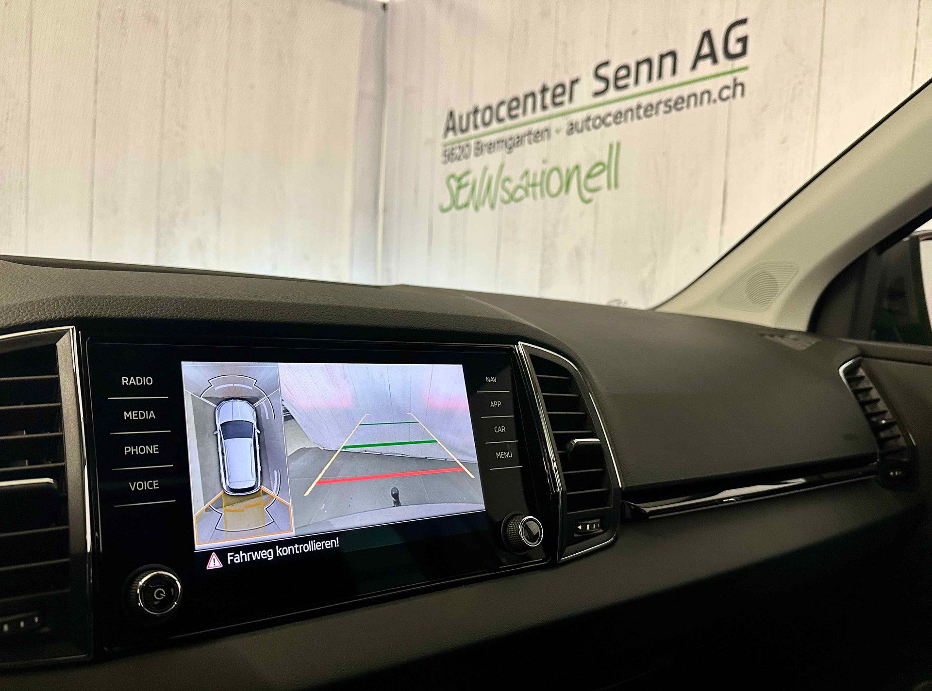 SKODA Karoq 1.5 TSI Dynamic DSG-image-13