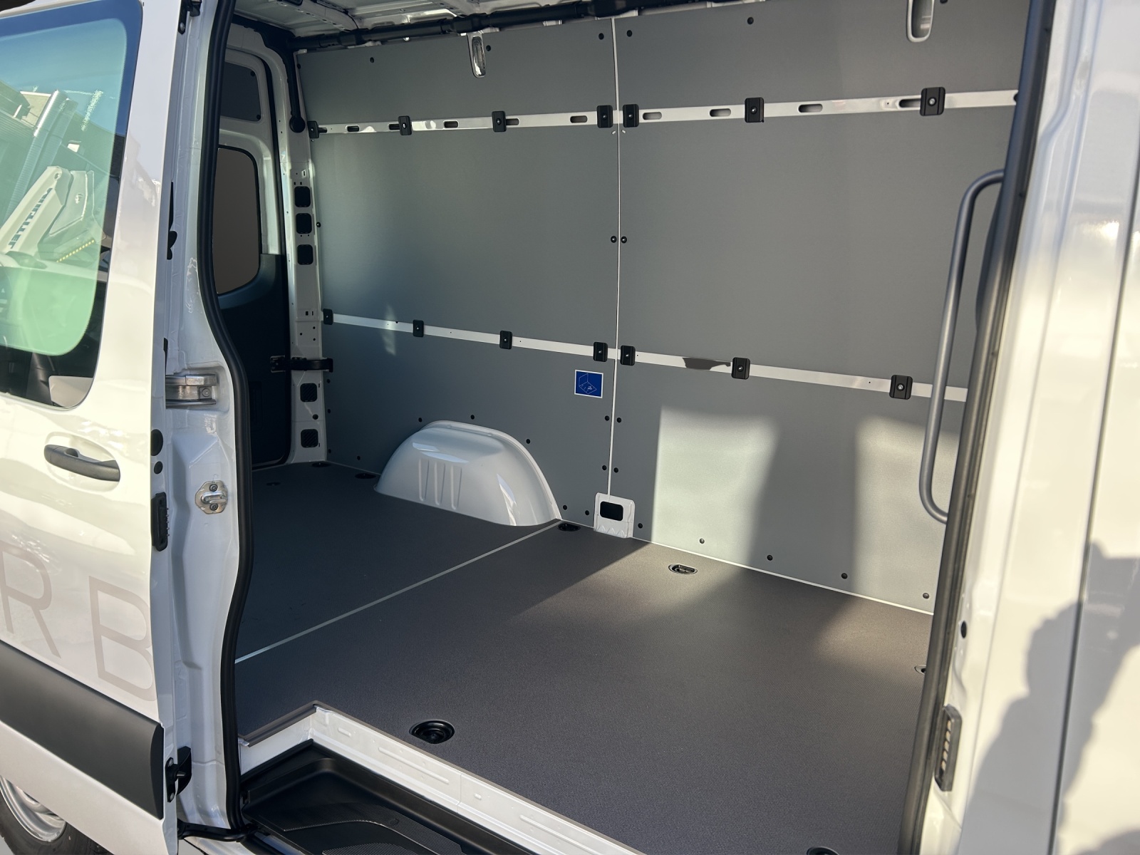 MERCEDES-BENZ eSprinter 320 81kWh Standard Hoch Pro-image-3