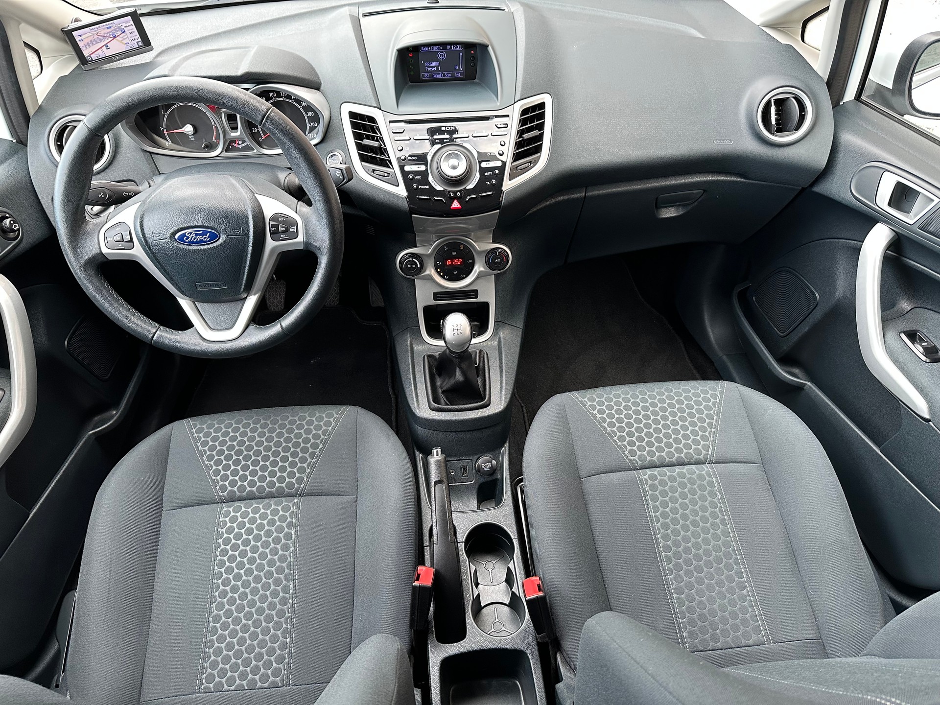 FORD Fiesta 1.4 16V Titanium-image-8