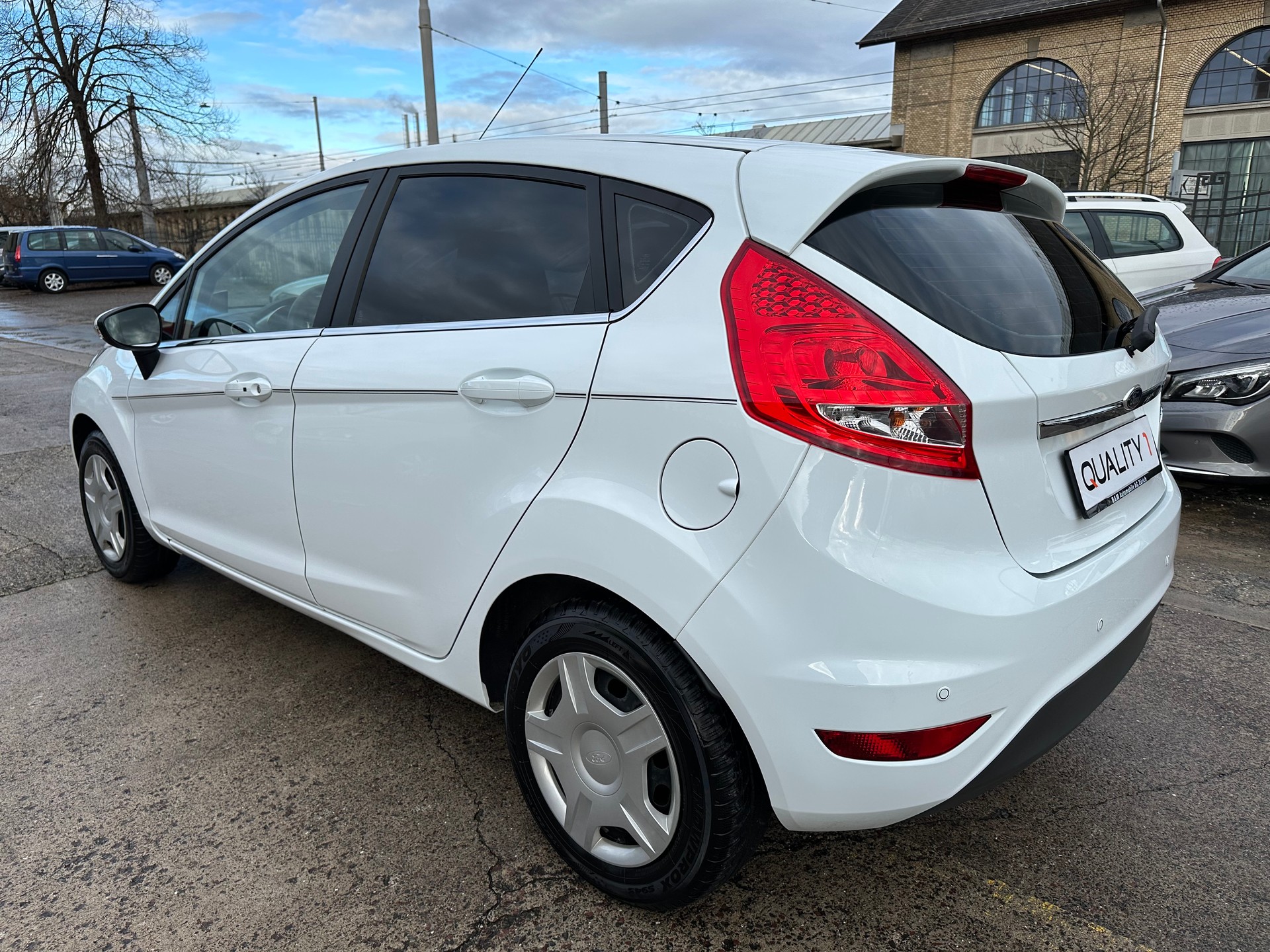 FORD Fiesta 1.4 16V Titanium-image-5