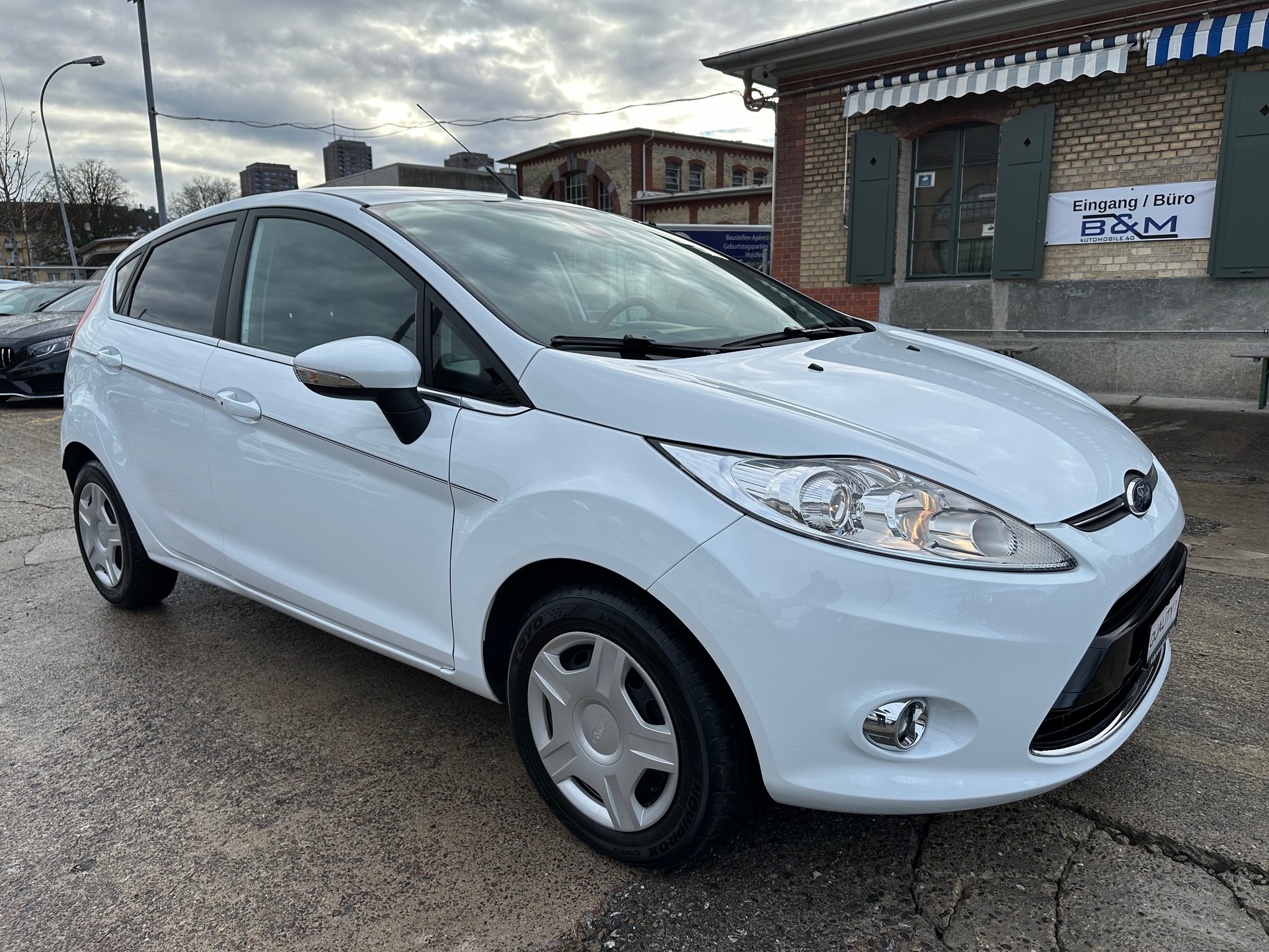 FORD Fiesta 1.4 16V Titanium-image-2