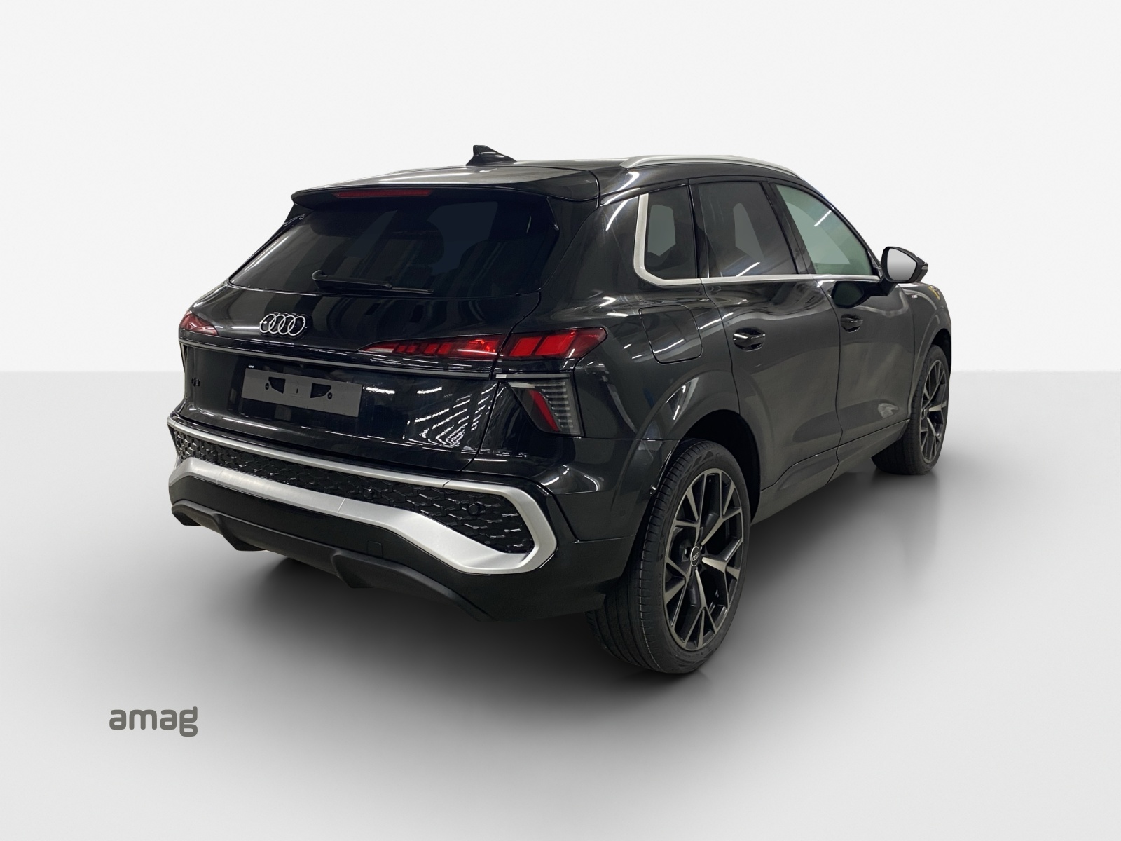 AUDI Q3 SUV 110 kW TFSI S tronic-image-4