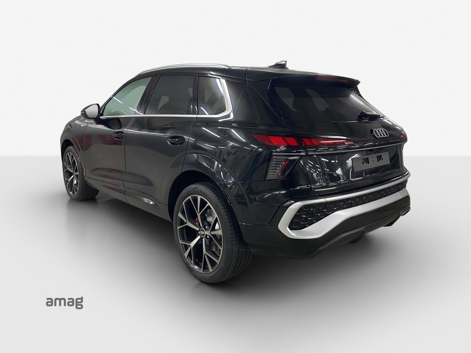 AUDI Q3 SUV 110 kW TFSI S tronic-image-2