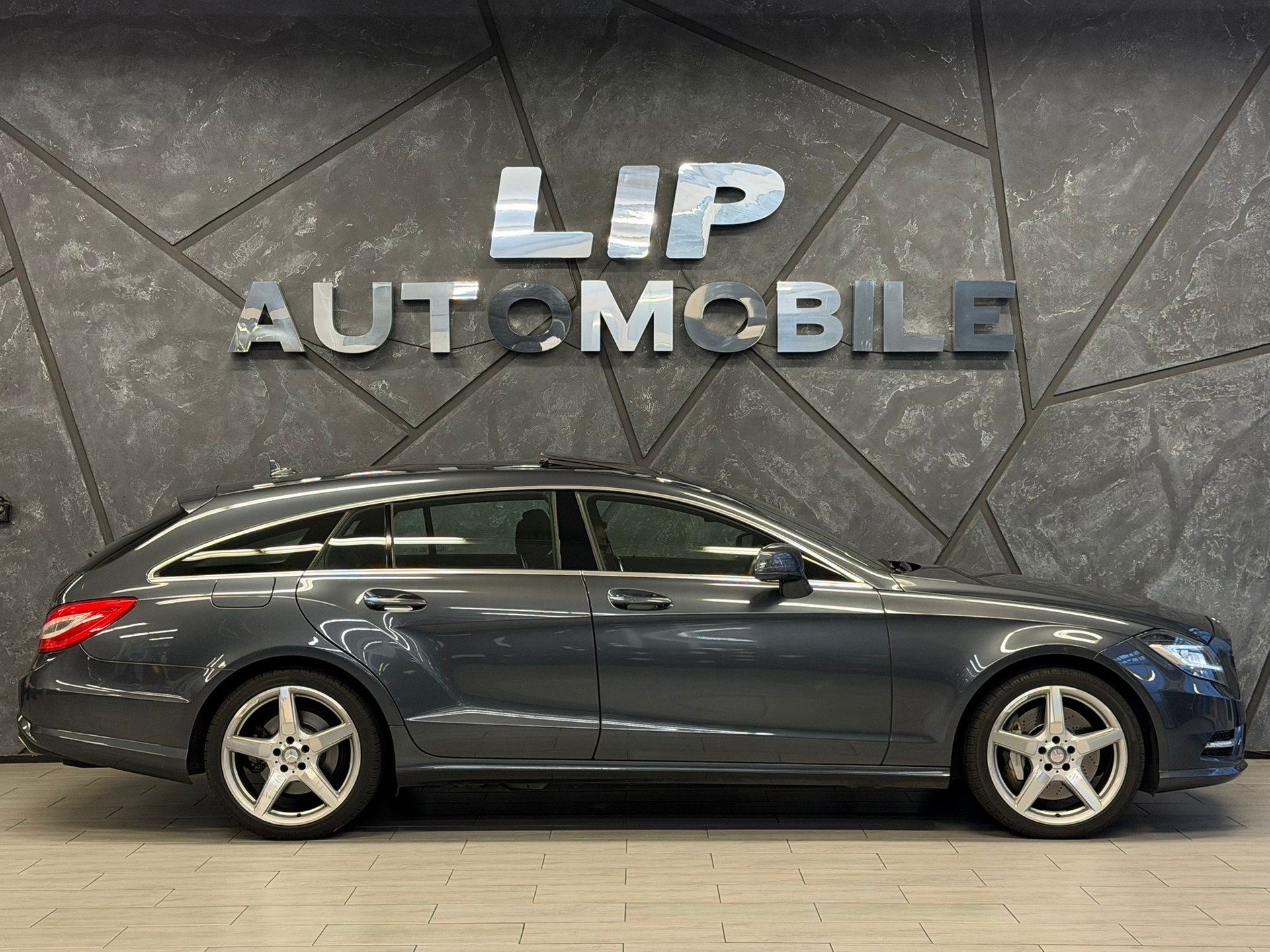 MERCEDES-BENZ CLS Shooting Brake 500 Executive 4Matic 7G-Tronic AMG-Line-image-3