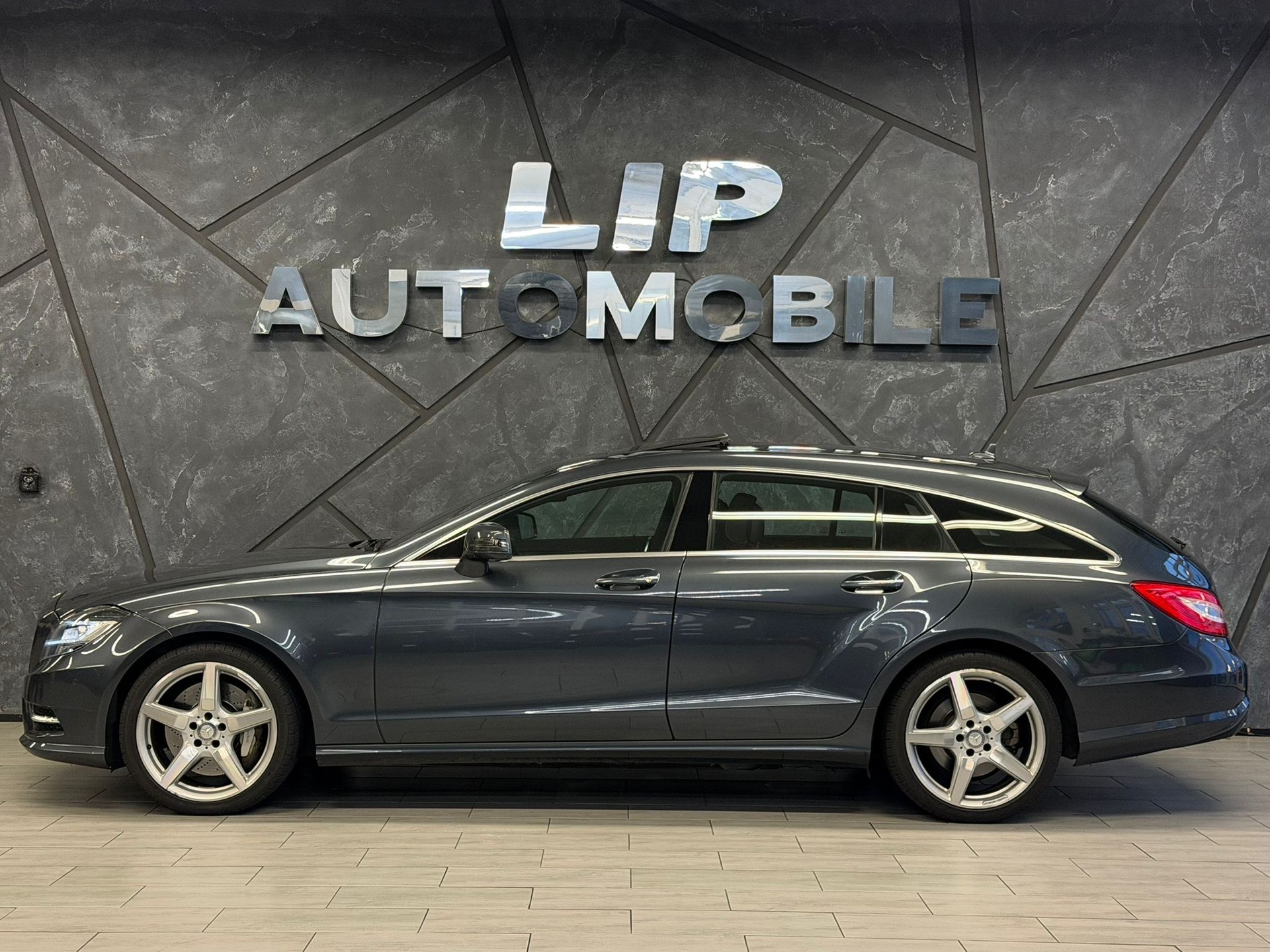 MERCEDES-BENZ CLS Shooting Brake 500 Executive 4Matic 7G-Tronic AMG-Line-image-4