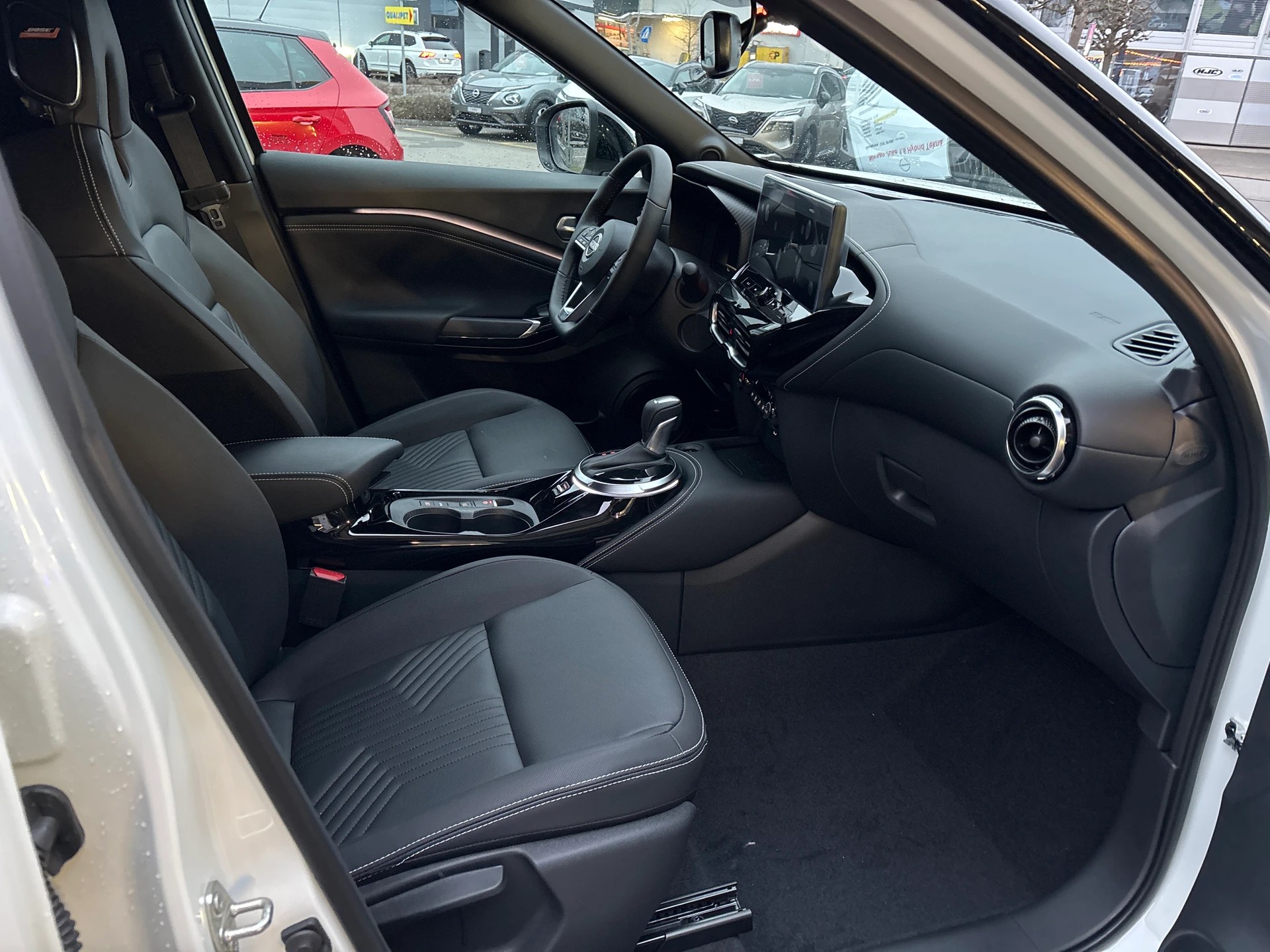 NISSAN Juke 1.6 FHEV Tekna-image-14