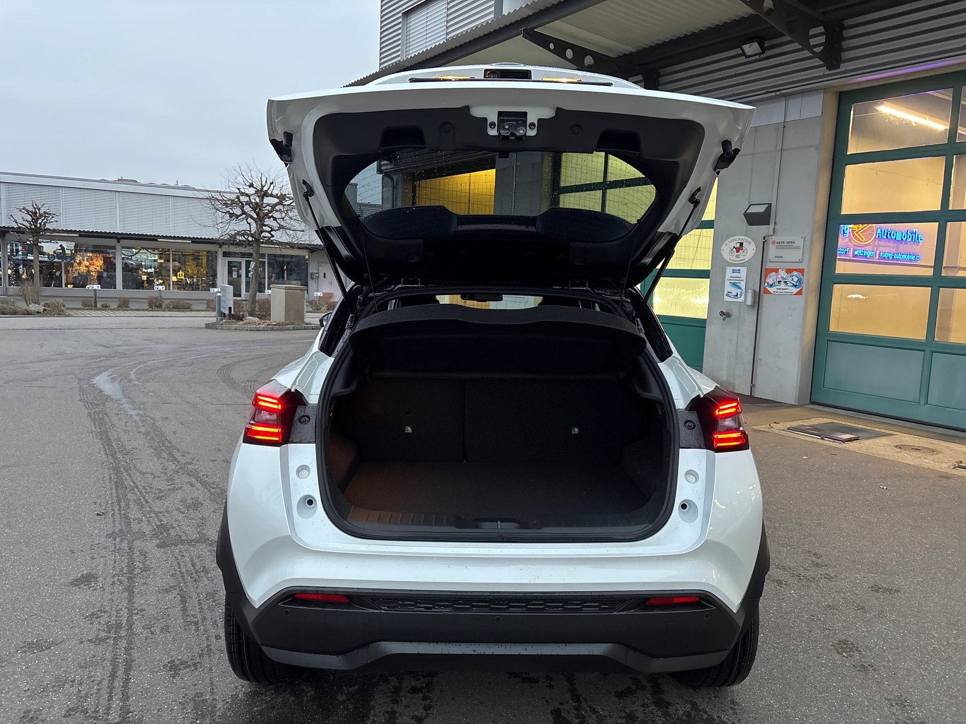 NISSAN Juke 1.6 FHEV Tekna-image-16